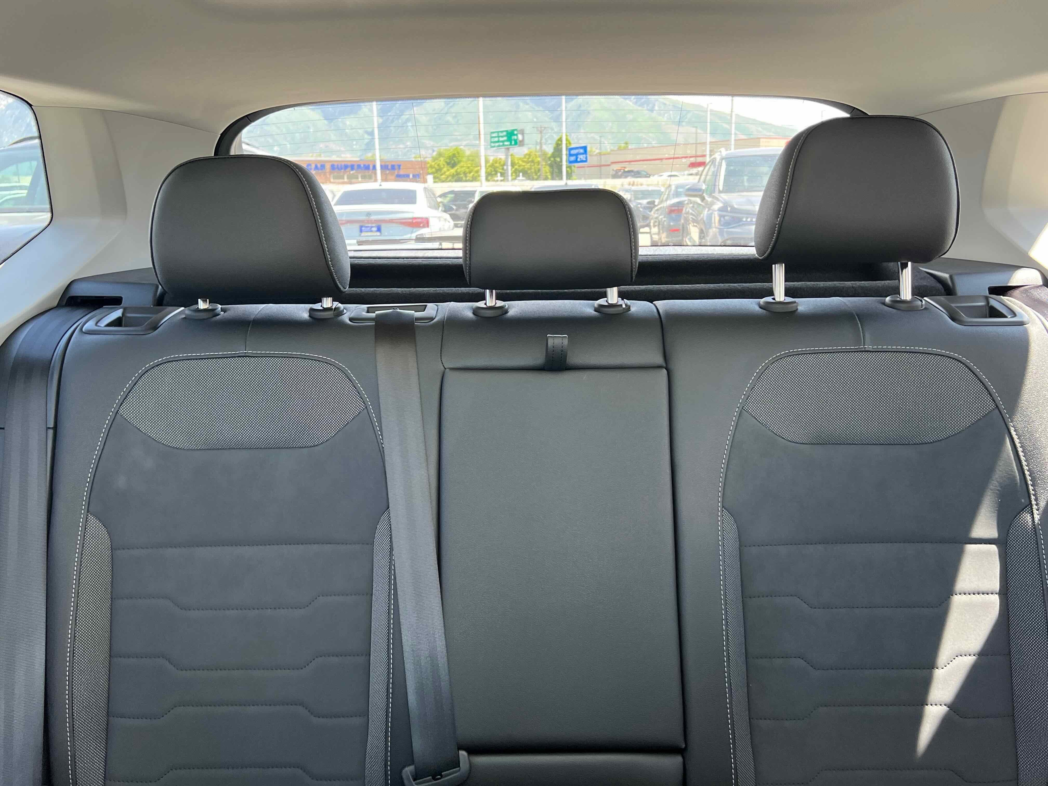 2025 Volkswagen Taos SE Black