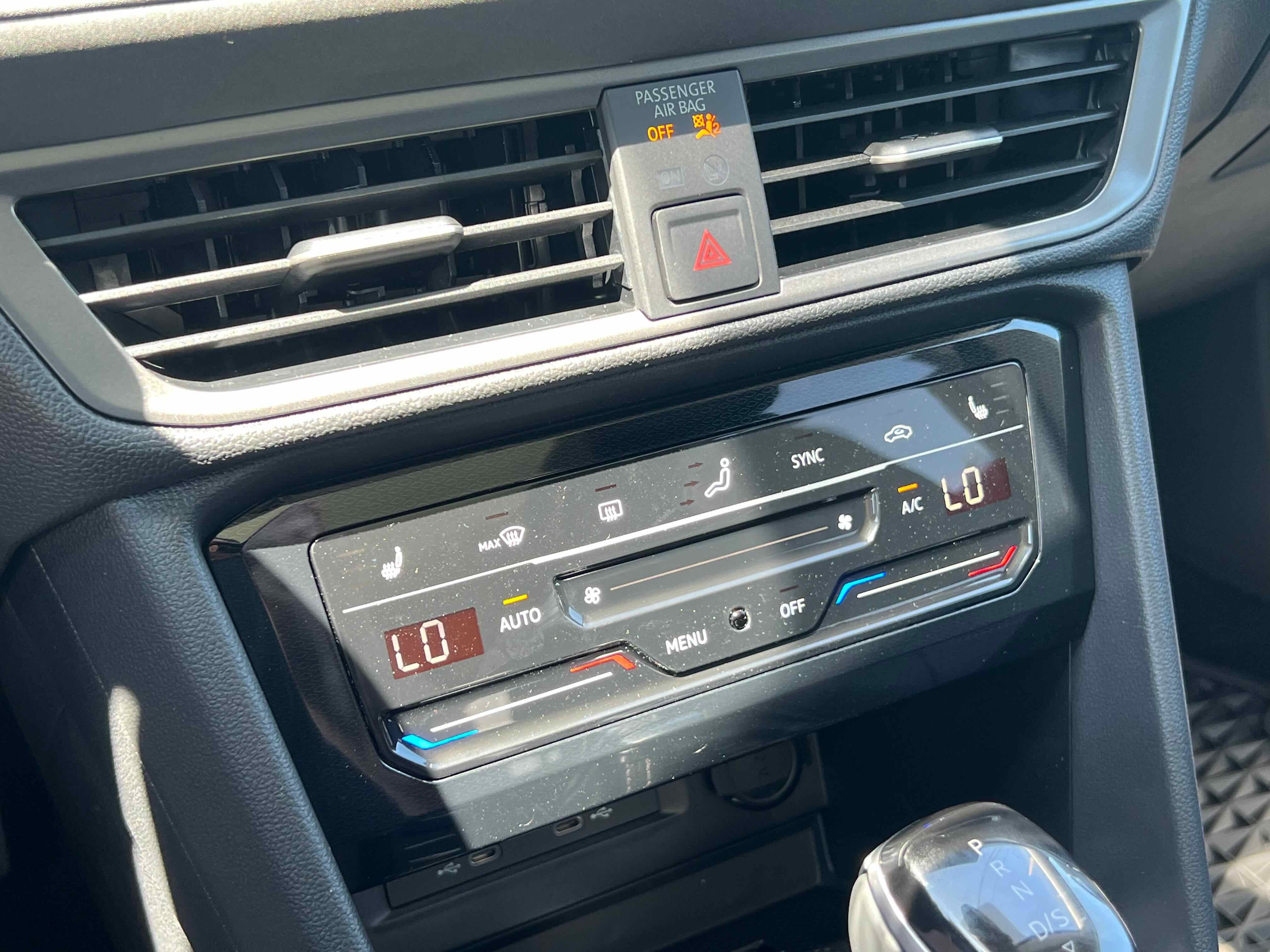 2025 Volkswagen Taos SE Black