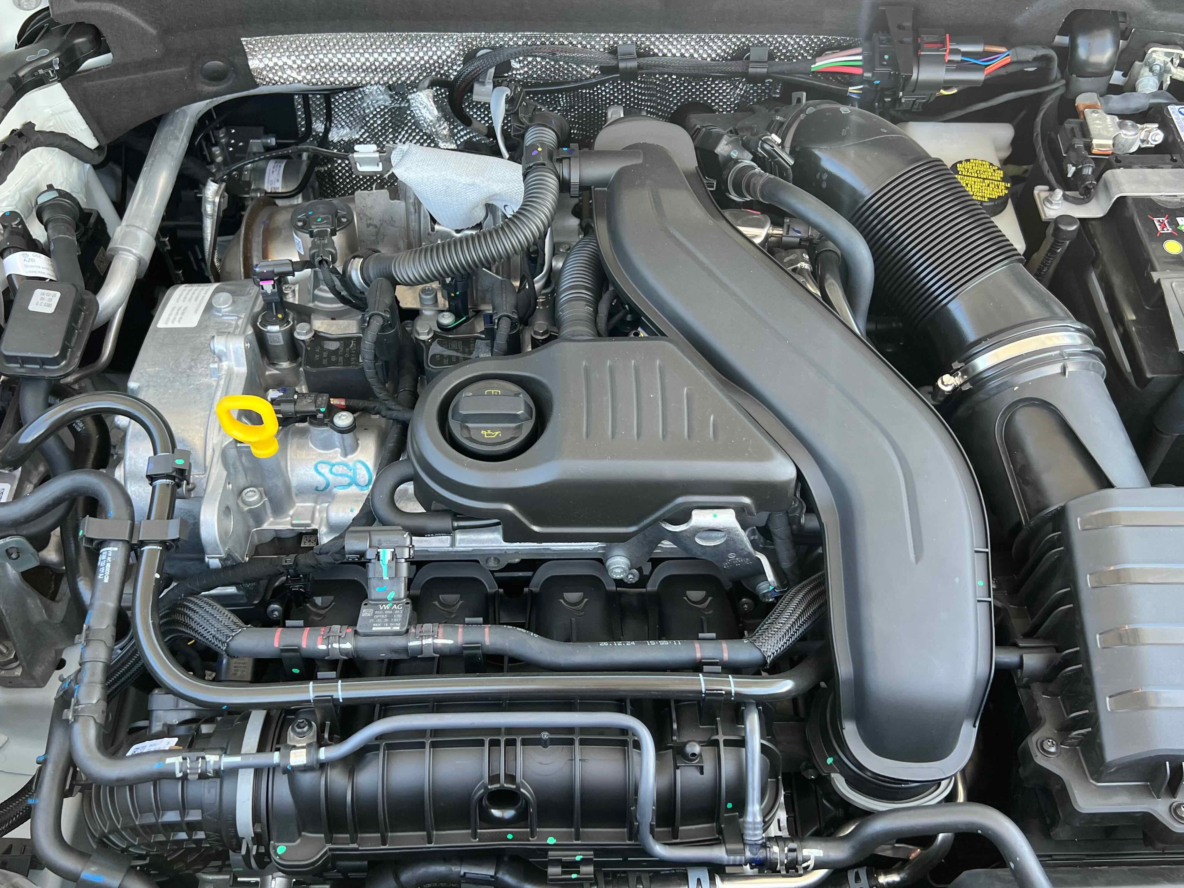 2025 Volkswagen Taos SE Black