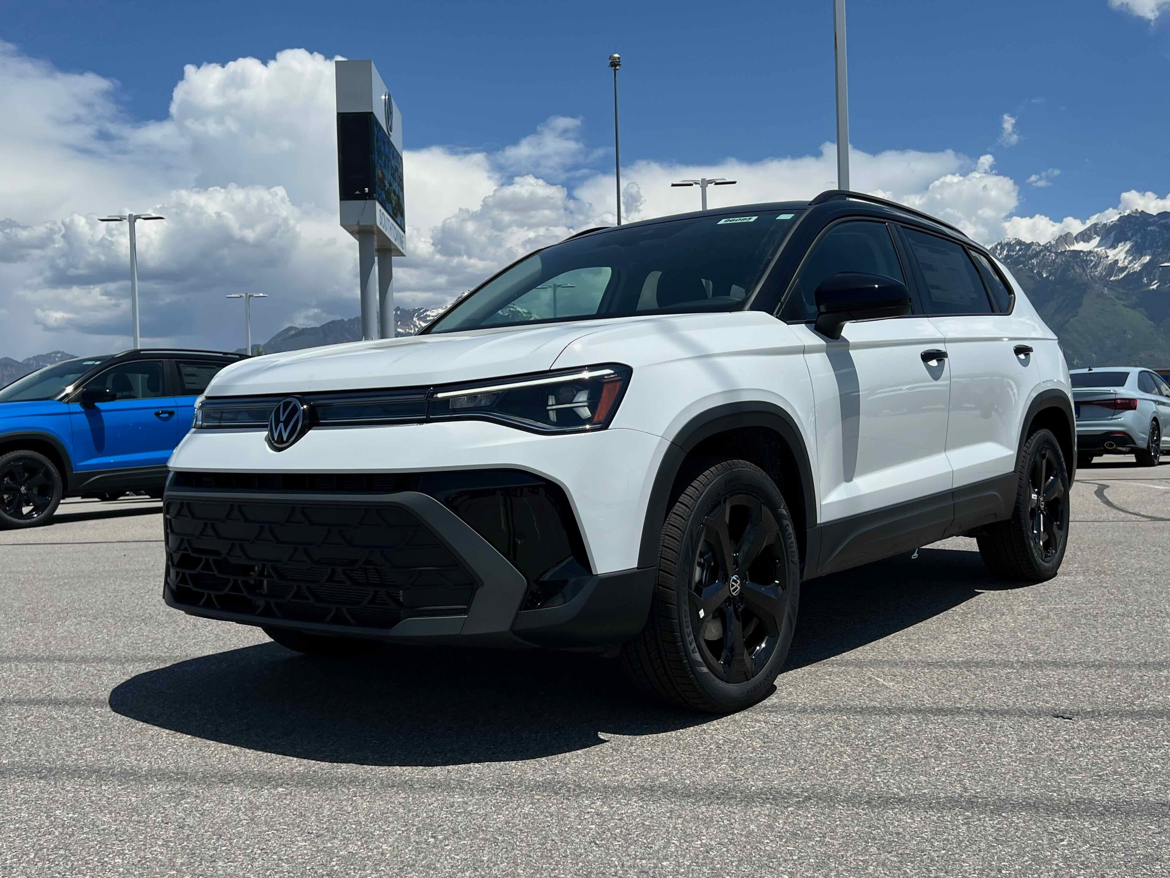 2025 Volkswagen Taos SE Black