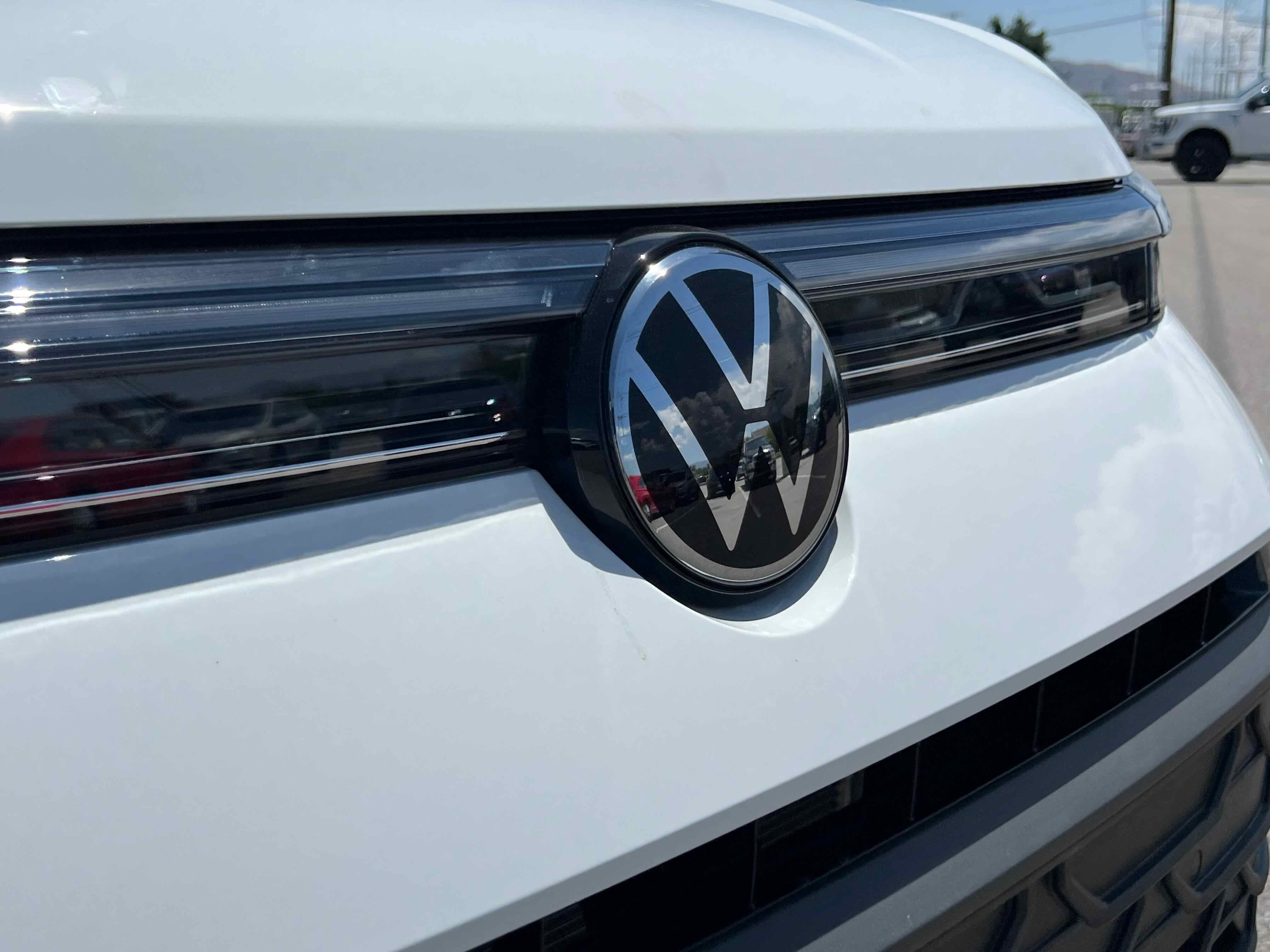 2025 Volkswagen Taos SE Black