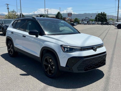 2025 Volkswagen Taos SE Black