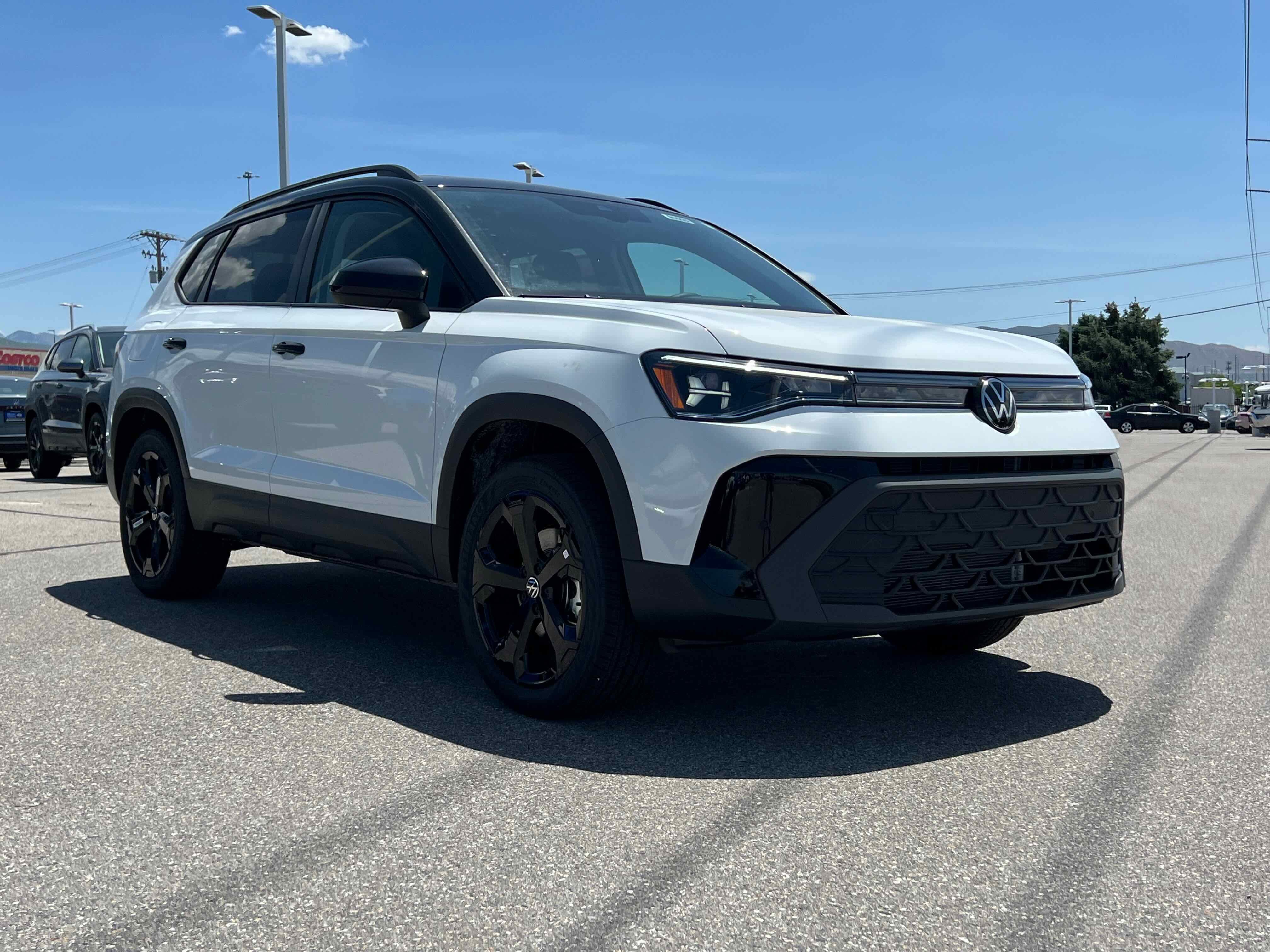 2025 Volkswagen Taos SE Black