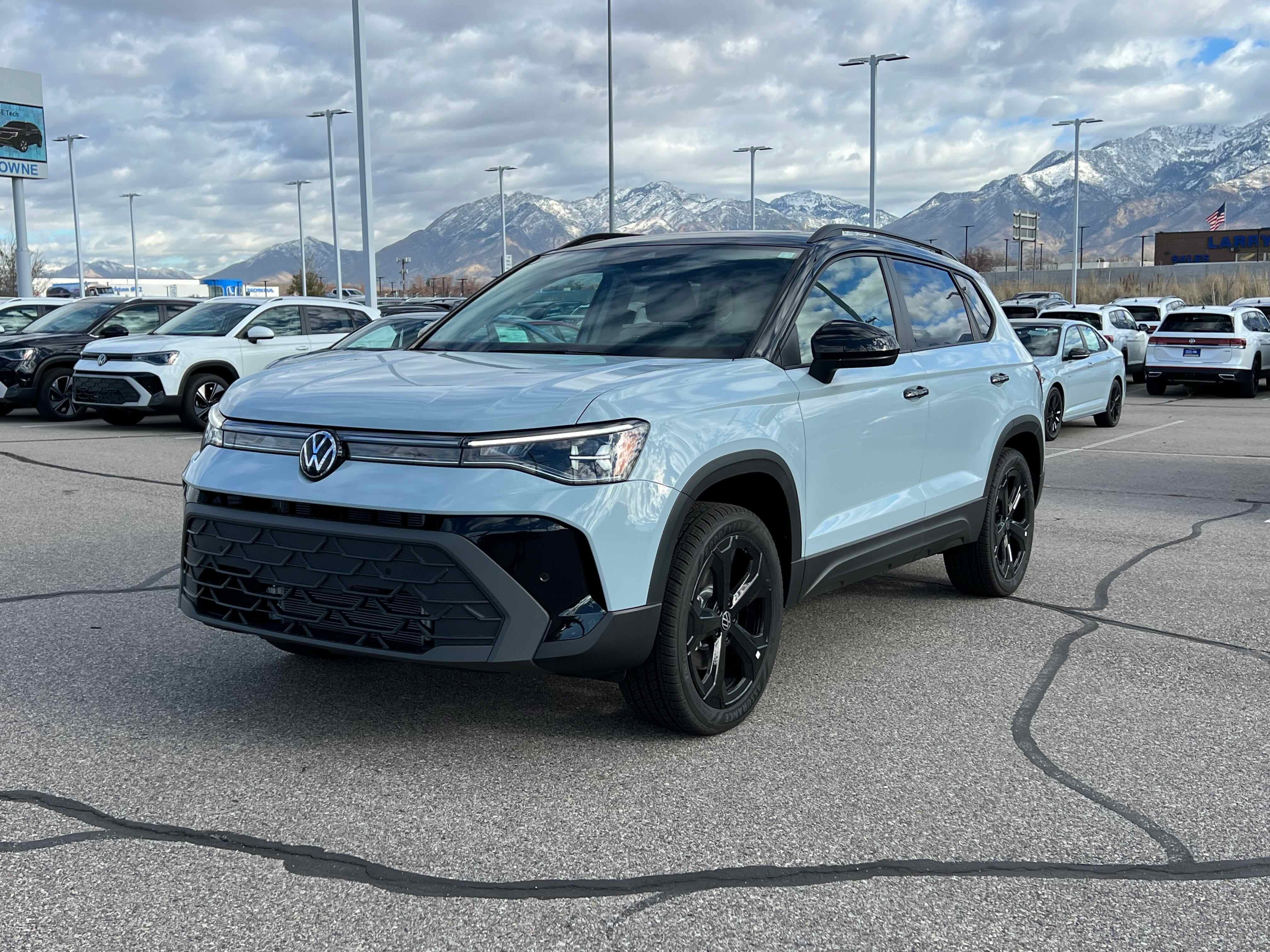 2026 Volkswagen Taos SE Black