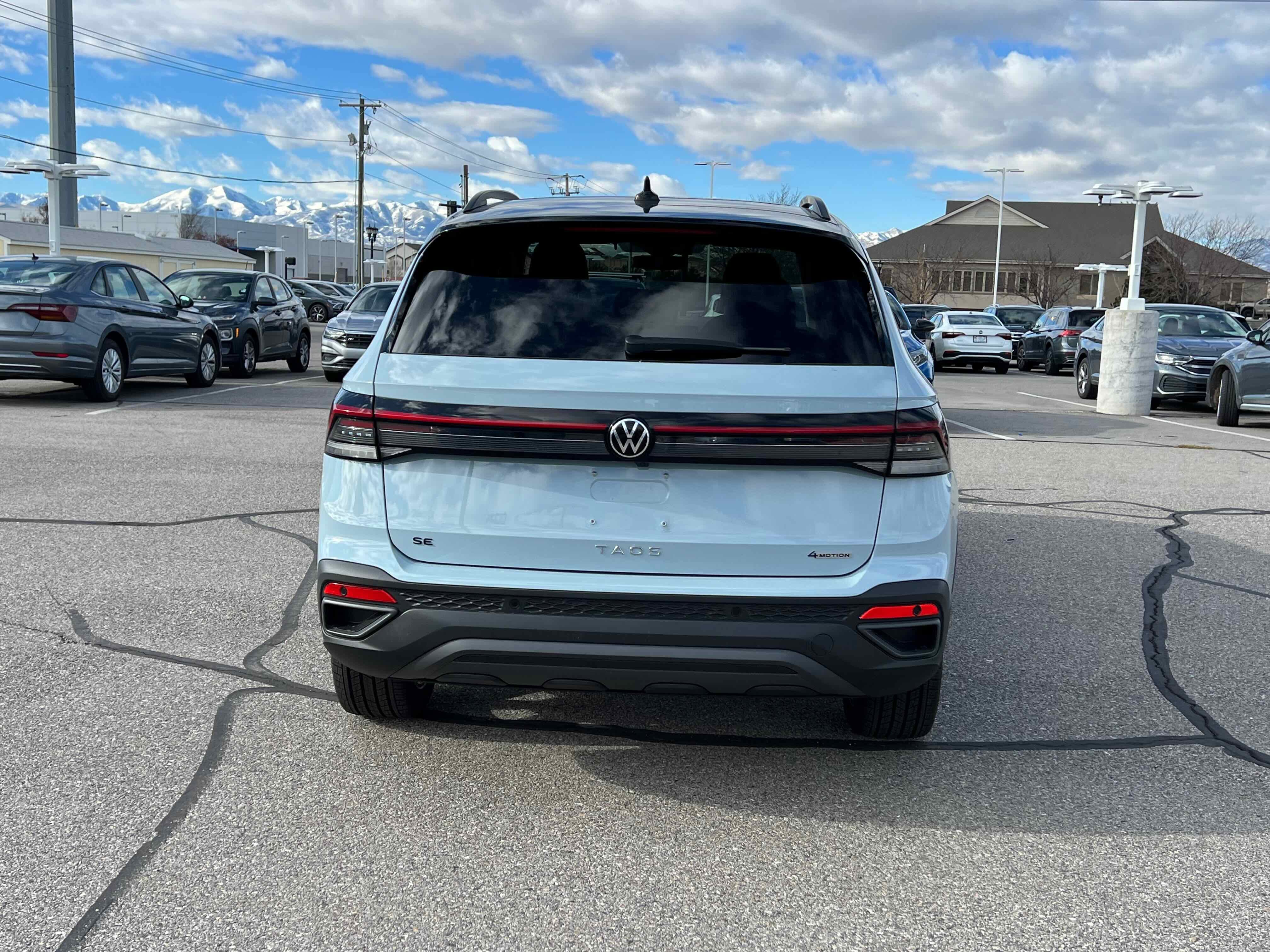 2026 Volkswagen Taos SE Black