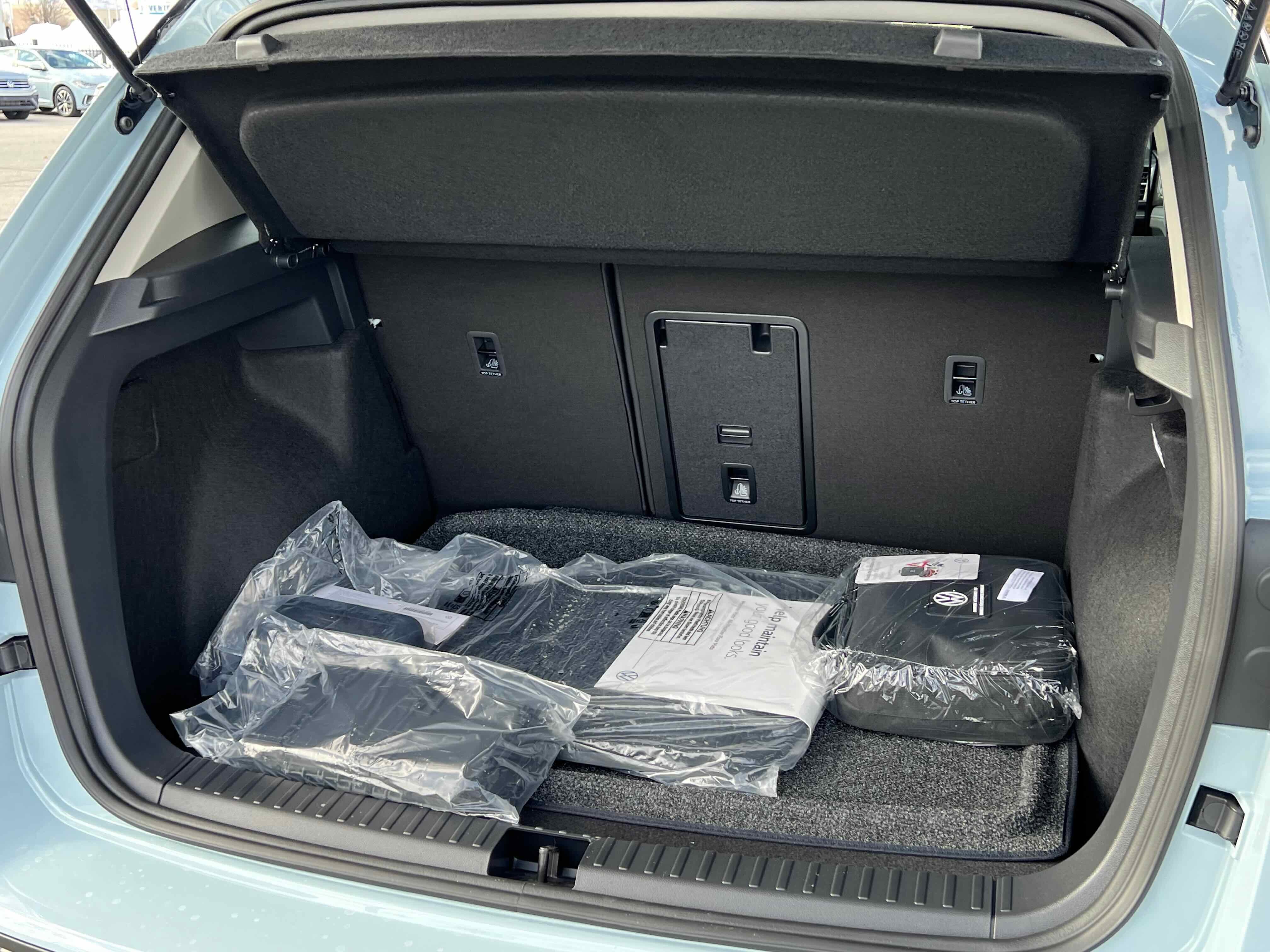 2026 Volkswagen Taos SE Black