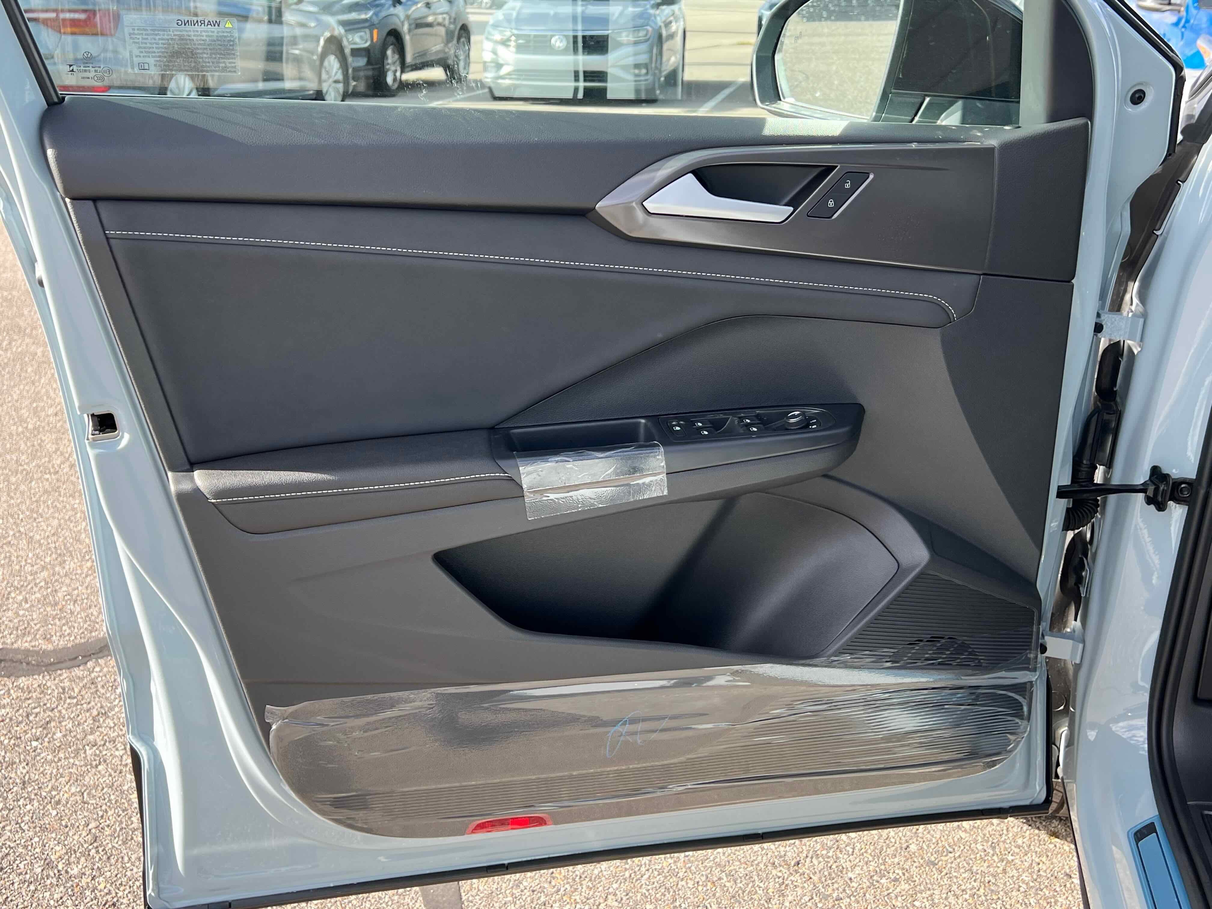 2026 Volkswagen Taos SE Black