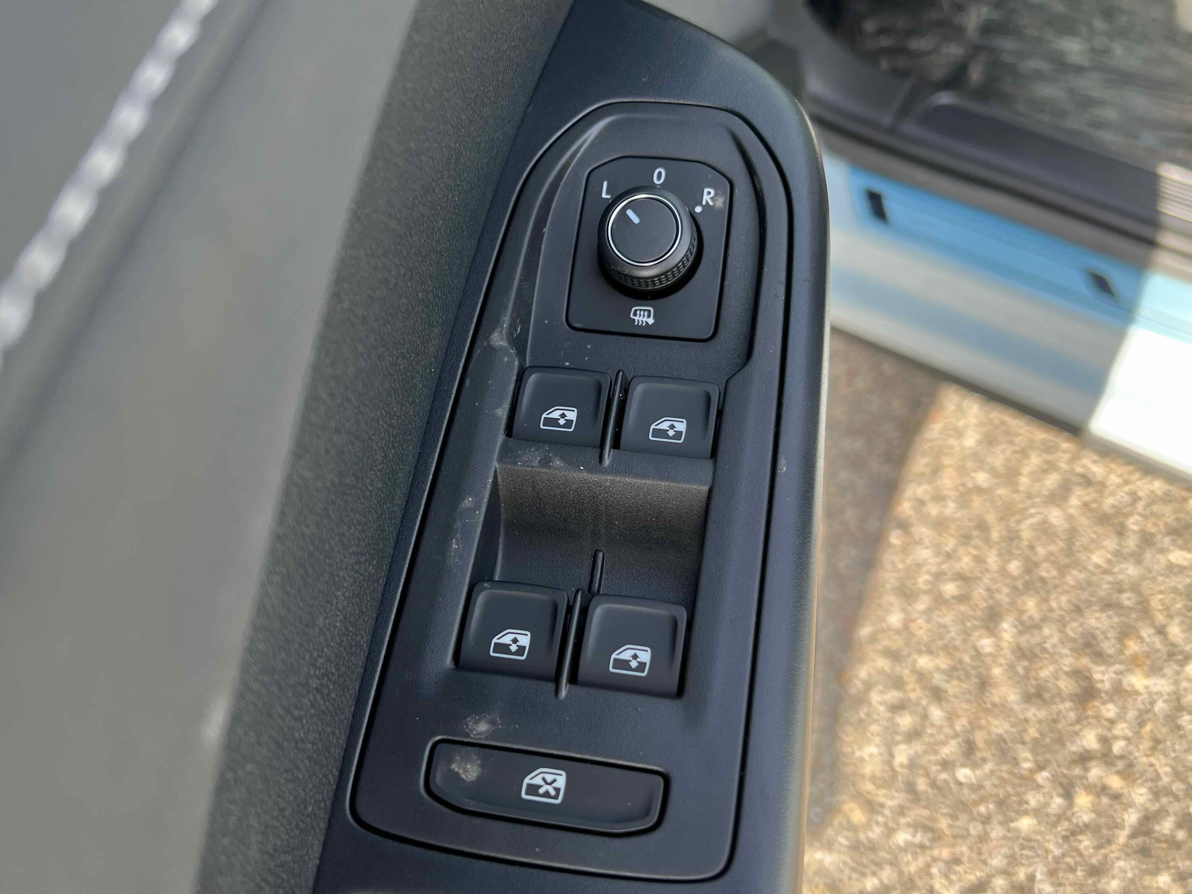 2026 Volkswagen Taos SE Black