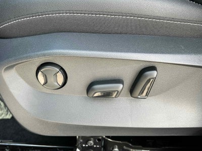 2026 Volkswagen Taos SE Black