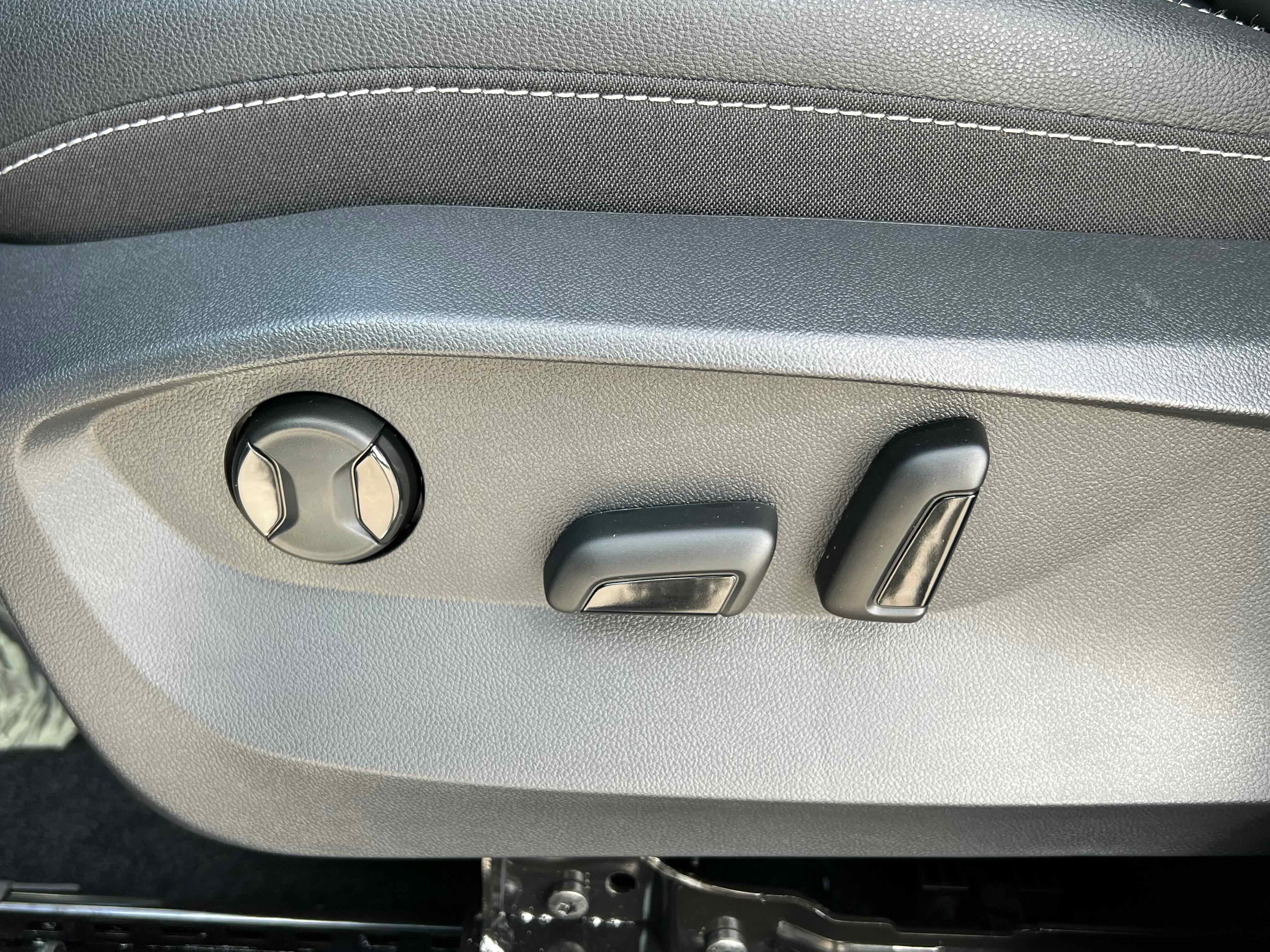 2026 Volkswagen Taos SE Black