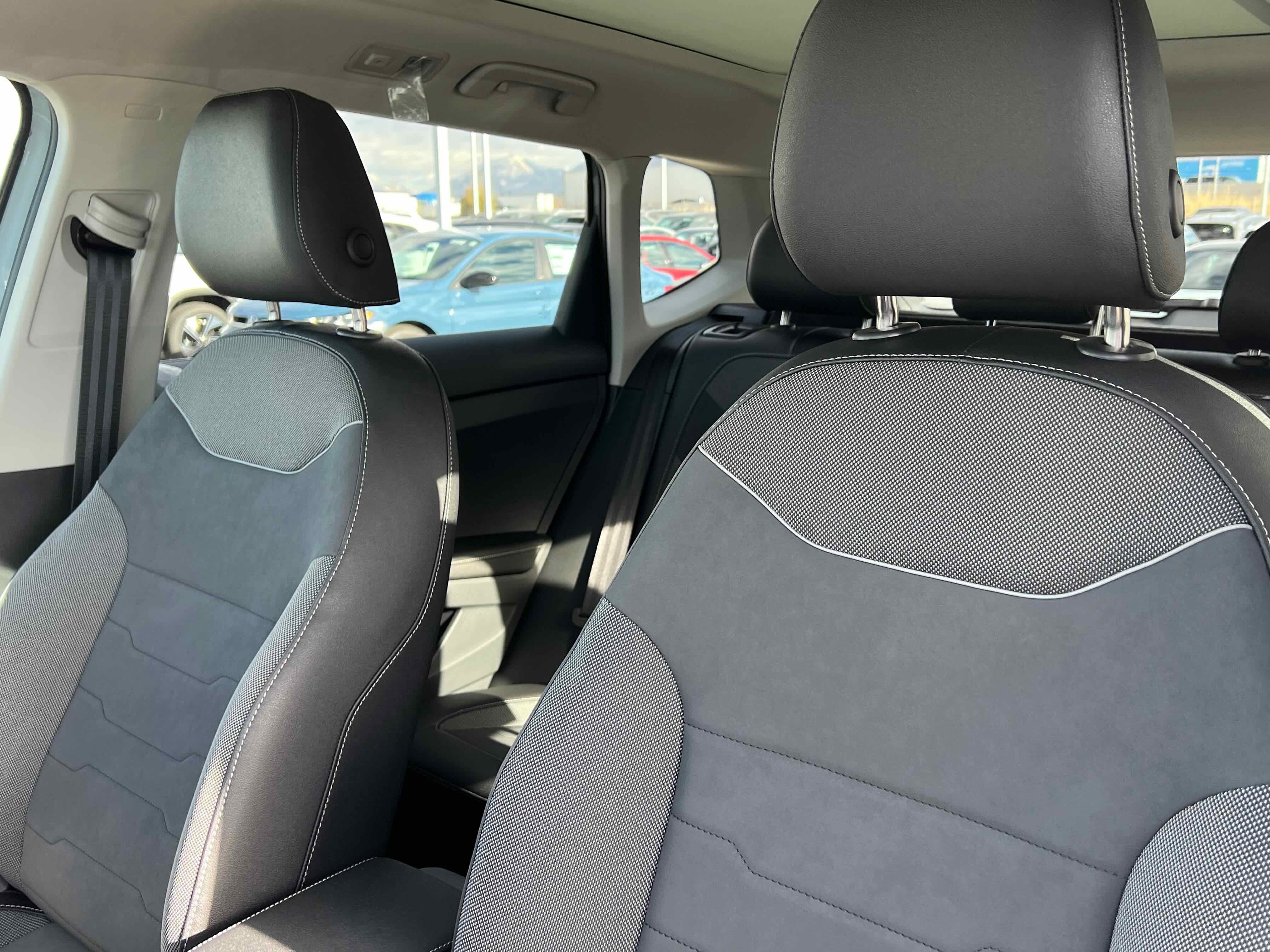 2026 Volkswagen Taos SE Black