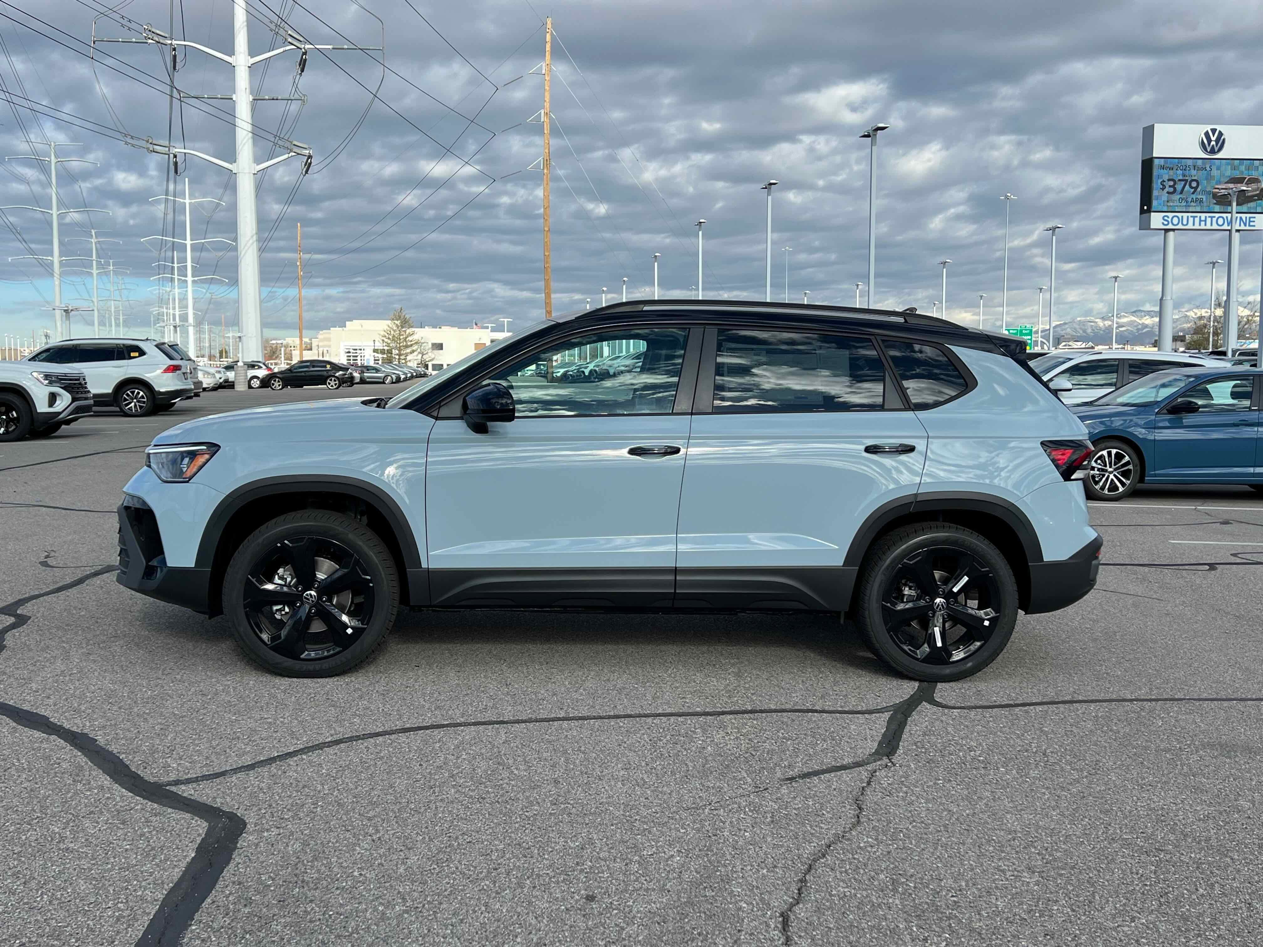 2026 Volkswagen Taos SE Black