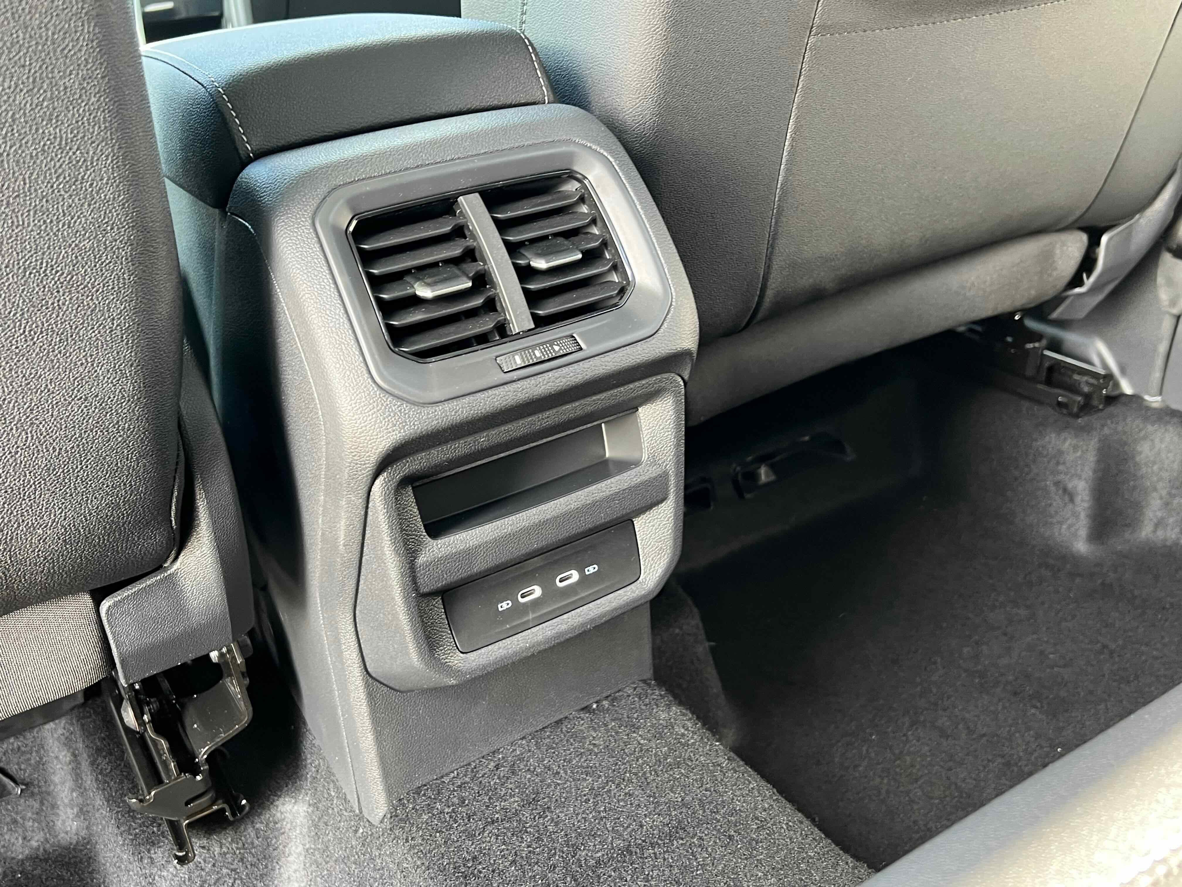 2026 Volkswagen Taos SE Black