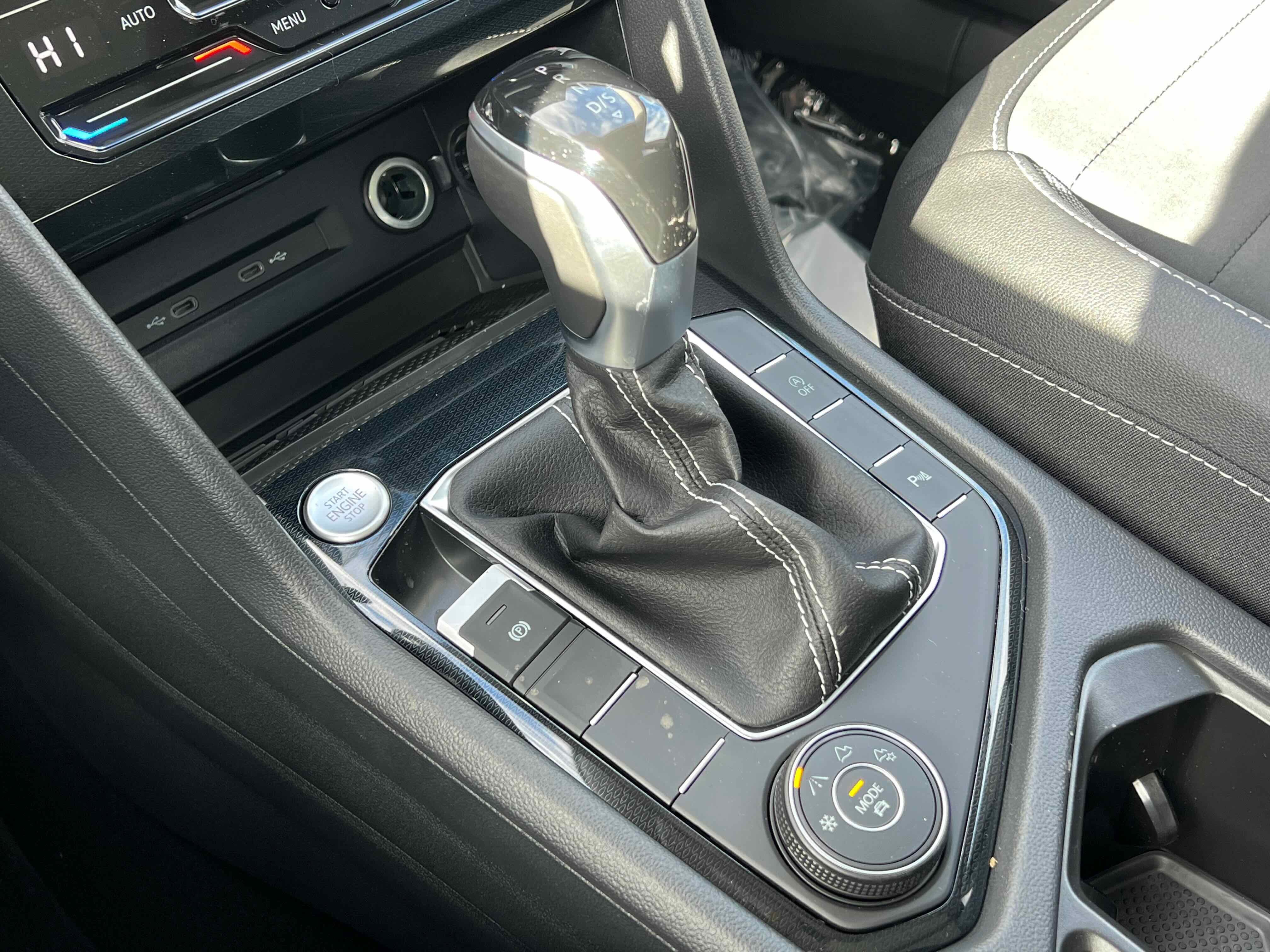 2026 Volkswagen Taos SE Black