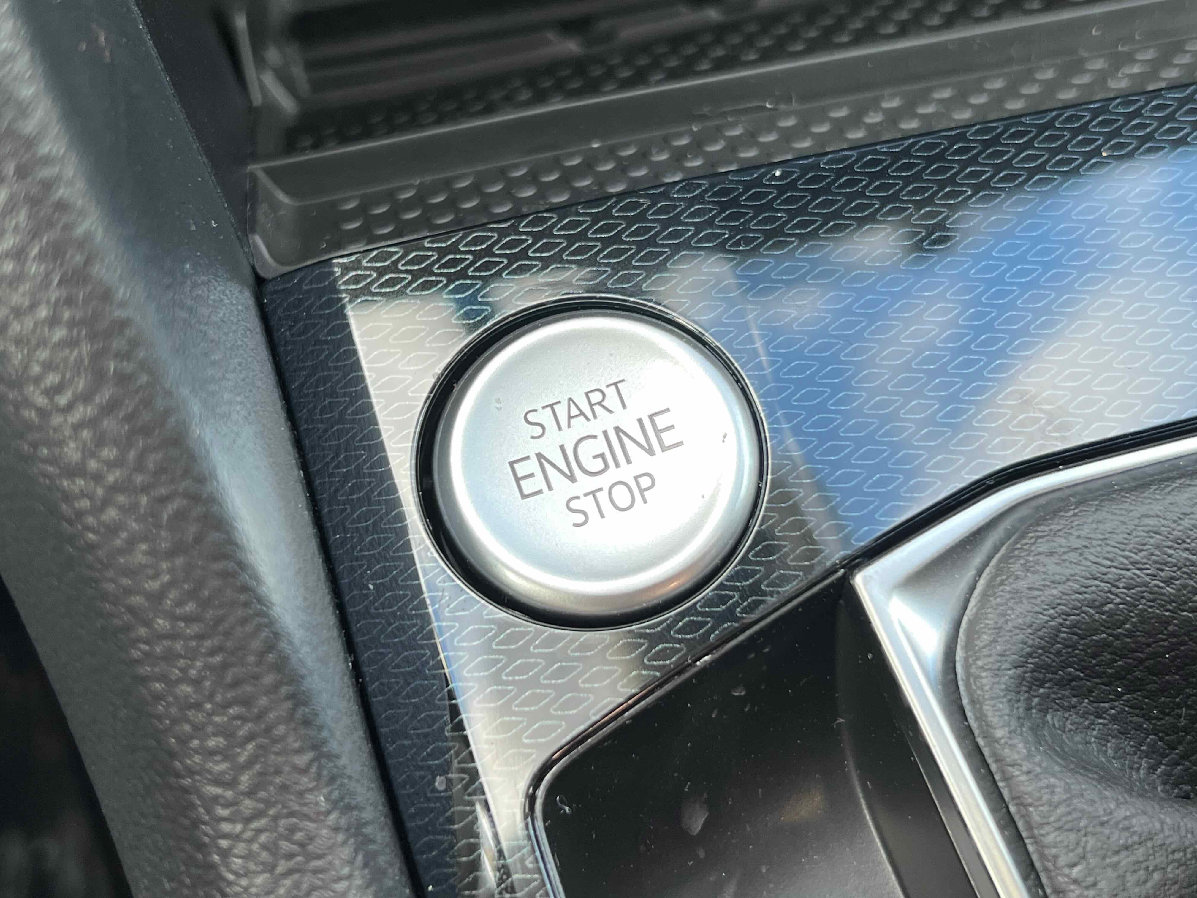 2026 Volkswagen Taos SE Black