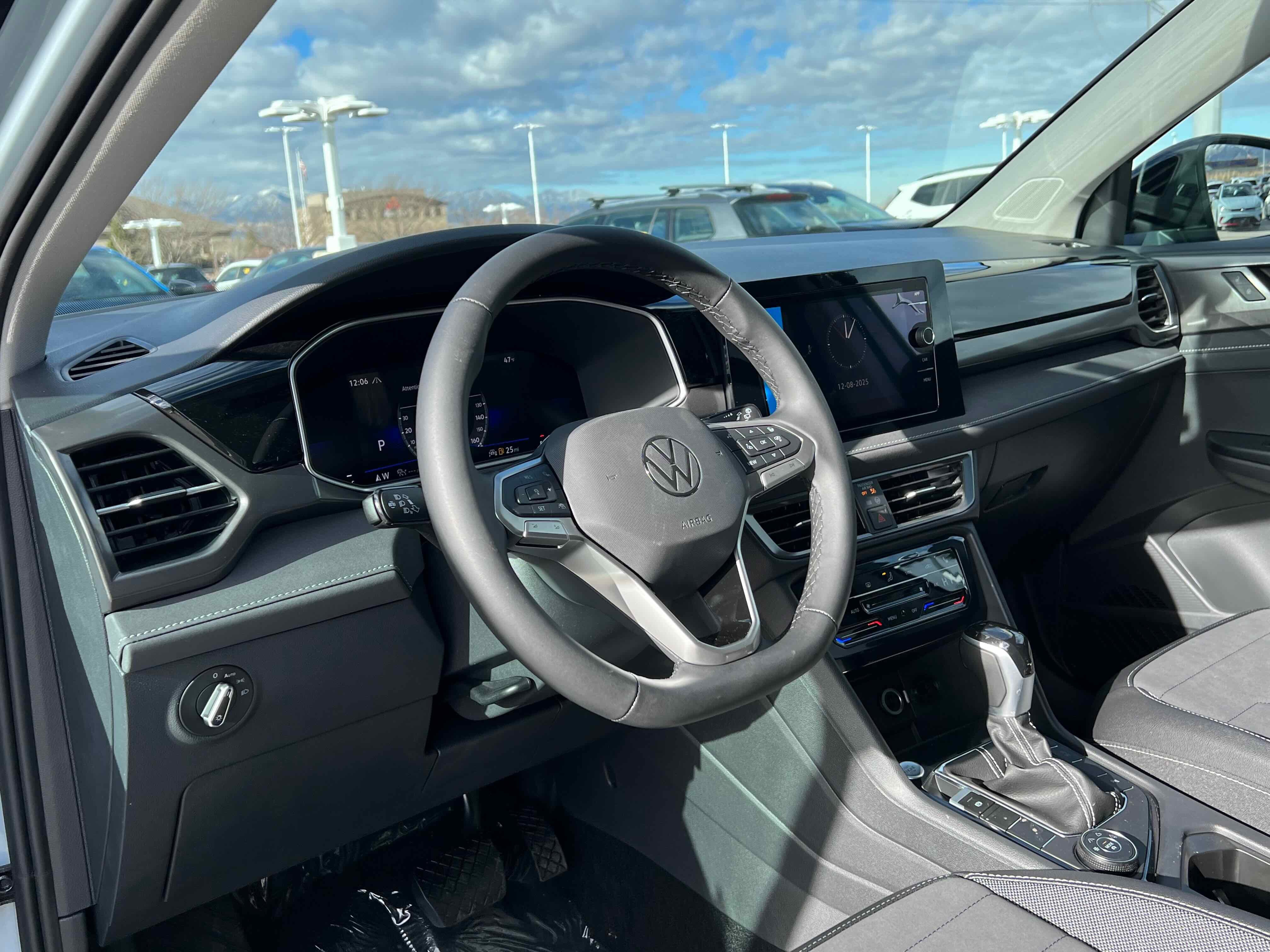 2026 Volkswagen Taos SE Black