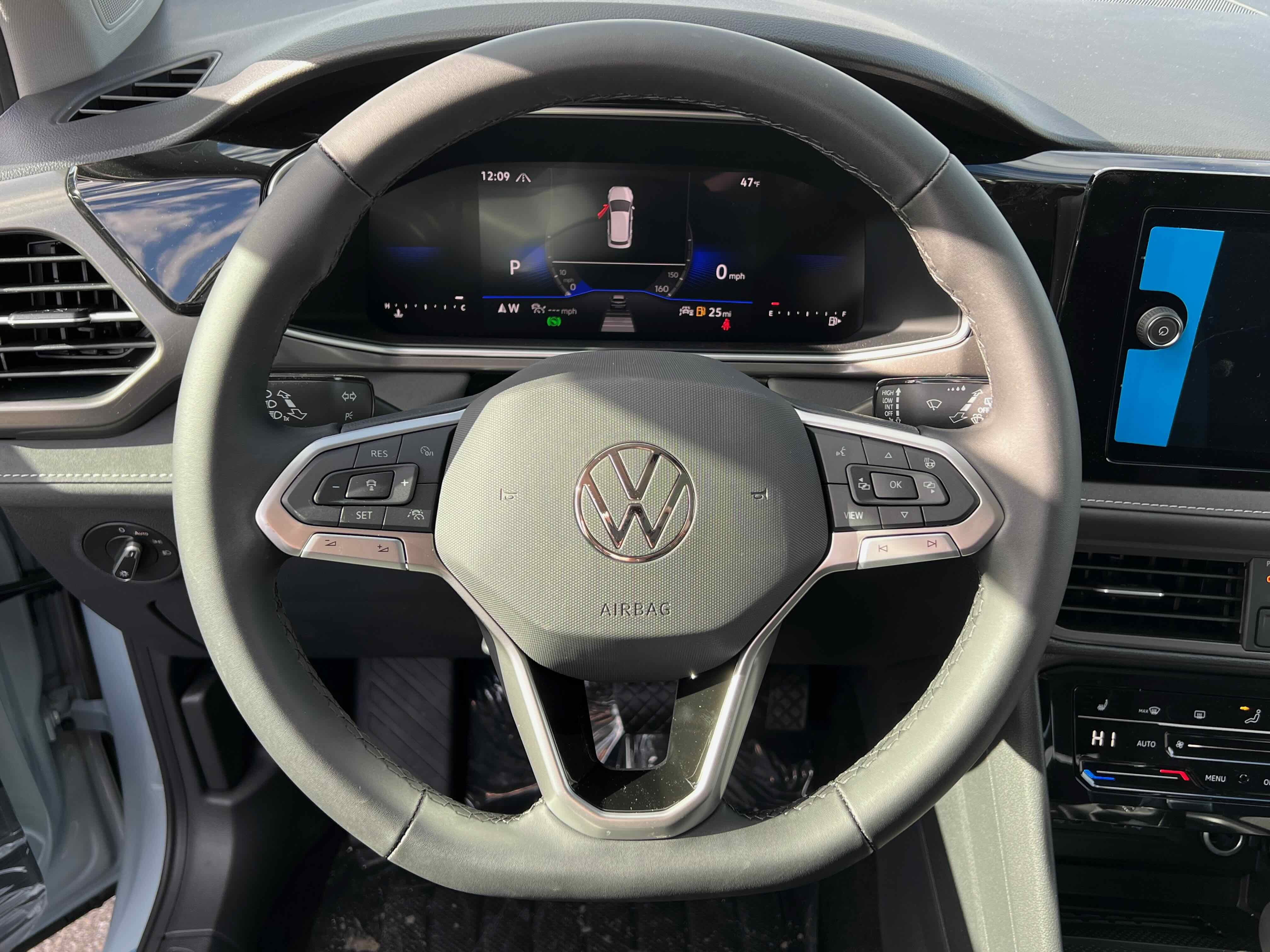 2026 Volkswagen Taos SE Black