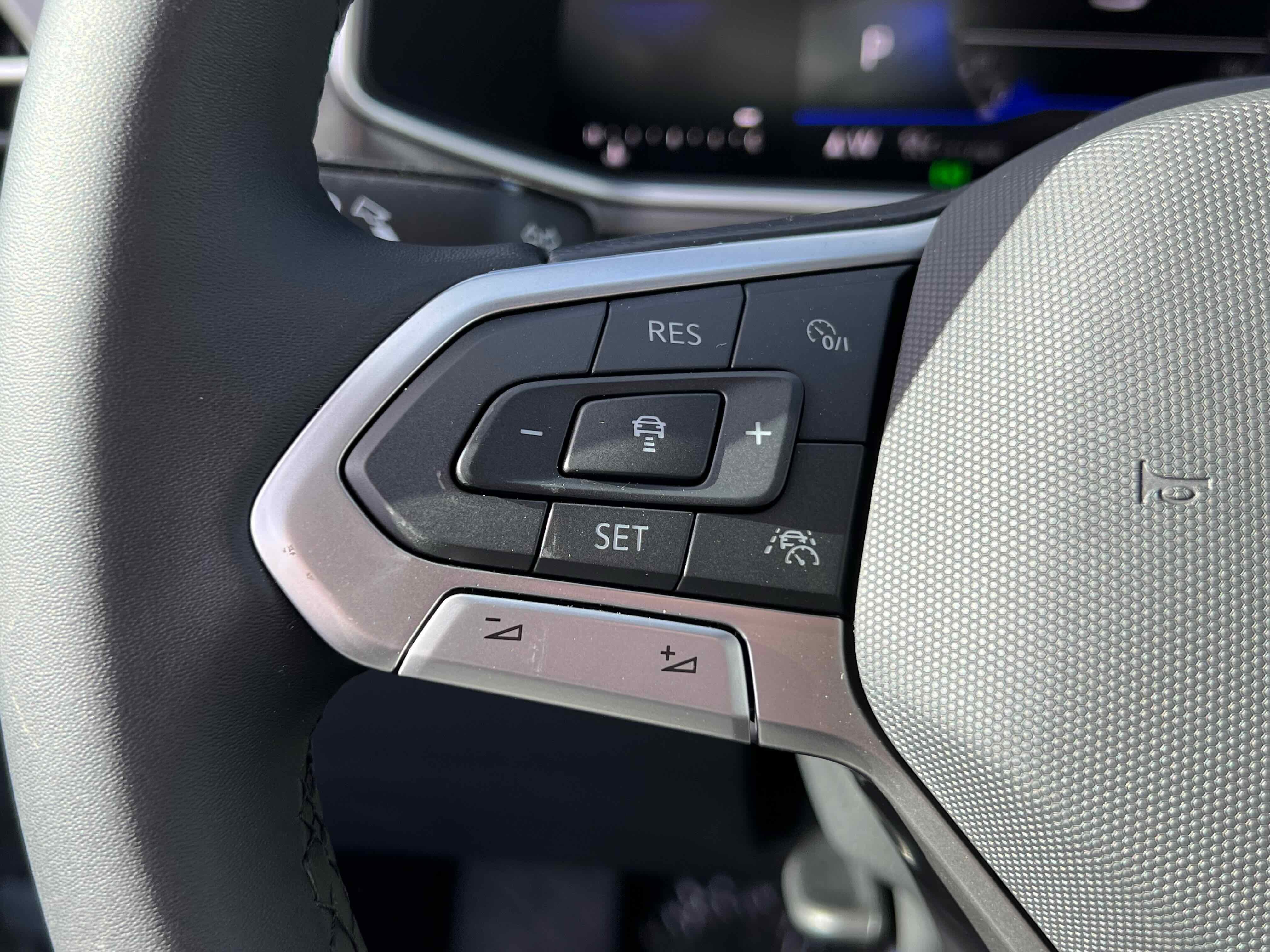 2026 Volkswagen Taos SE Black