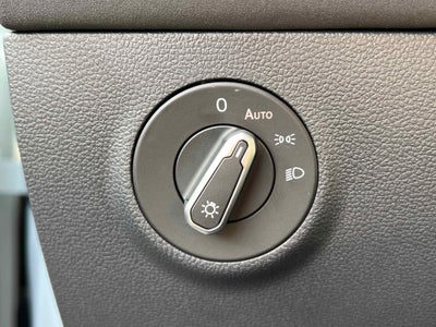 2026 Volkswagen Taos SE Black