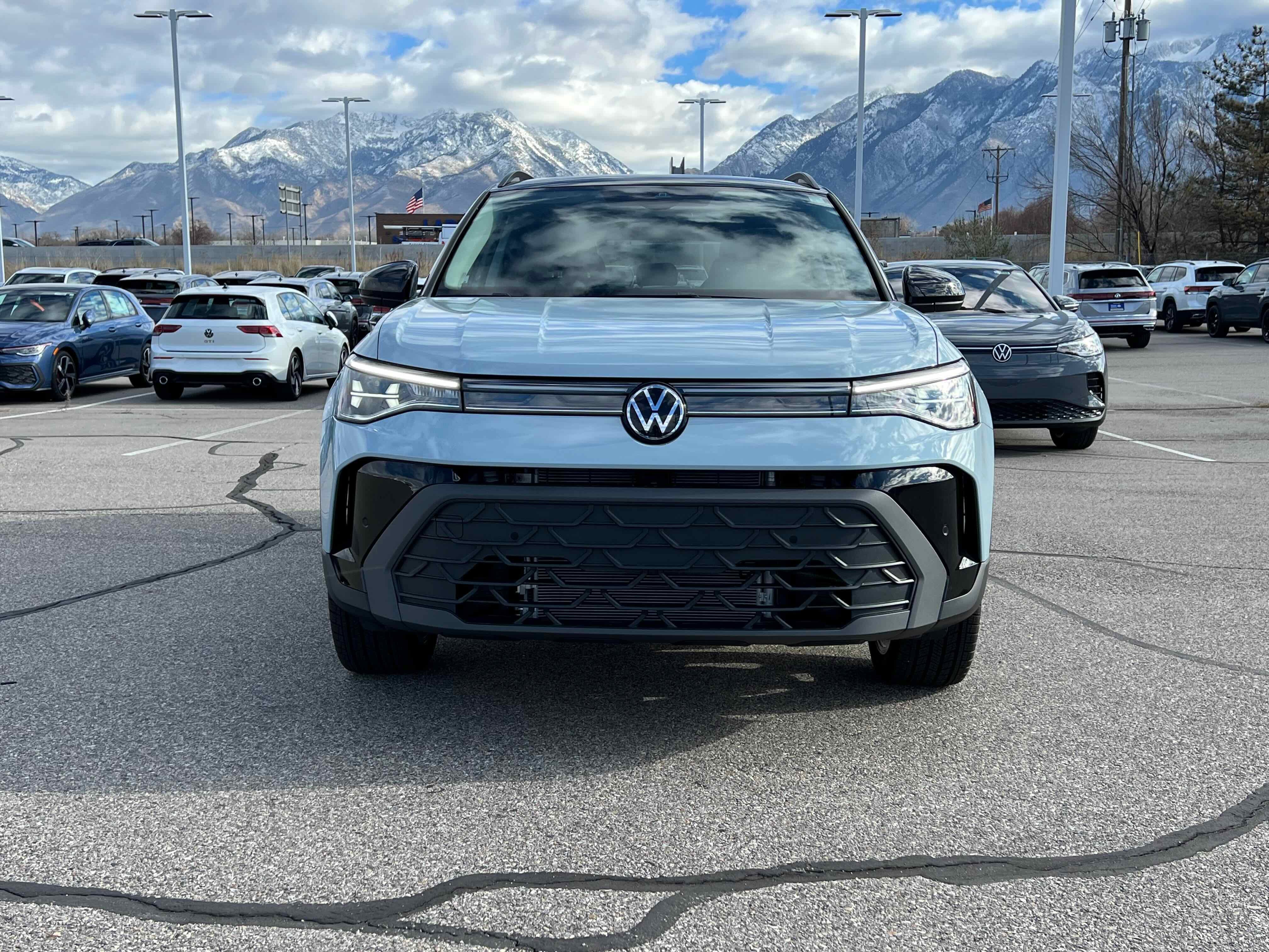 2026 Volkswagen Taos SE Black