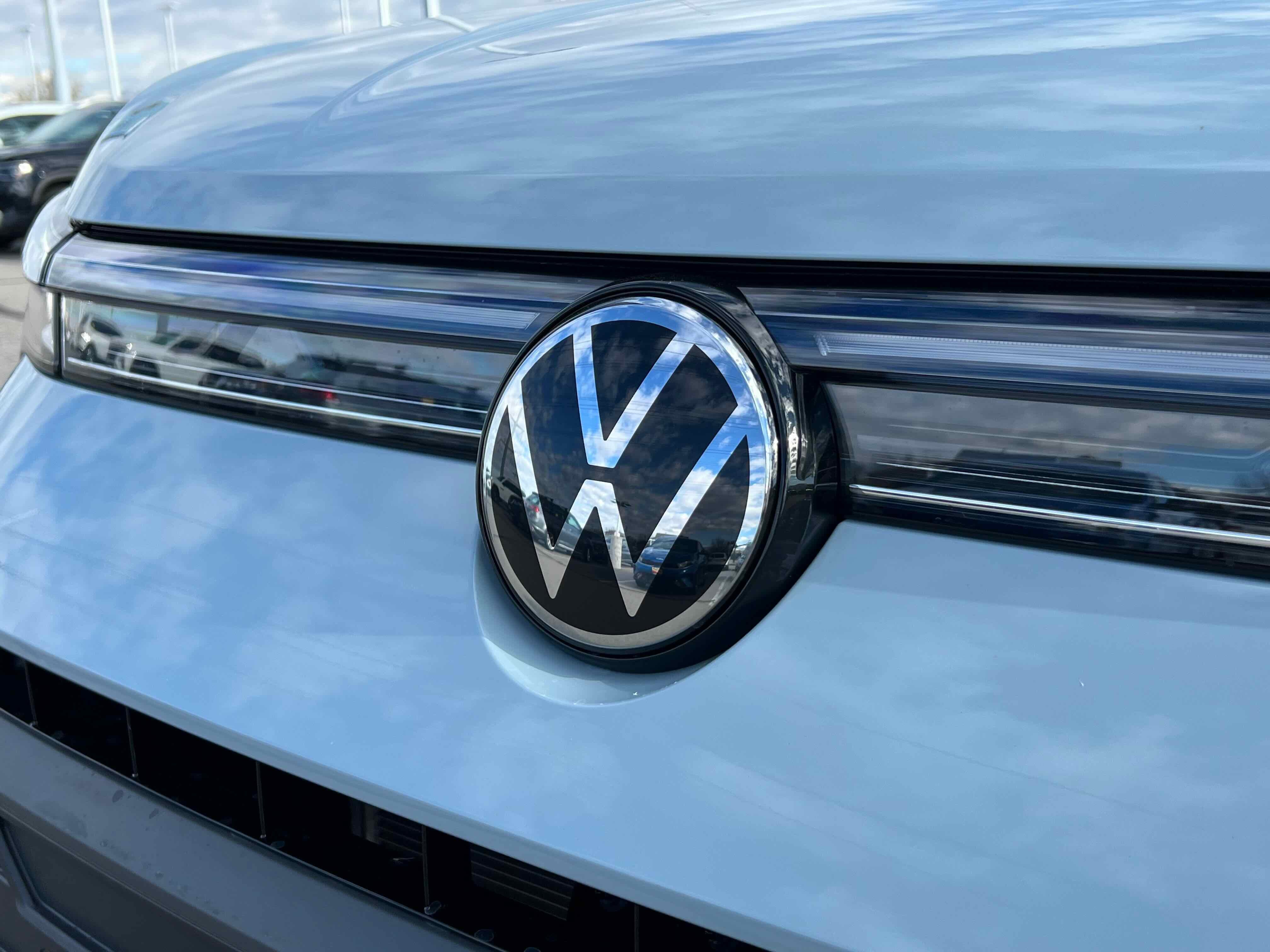 2026 Volkswagen Taos SE Black