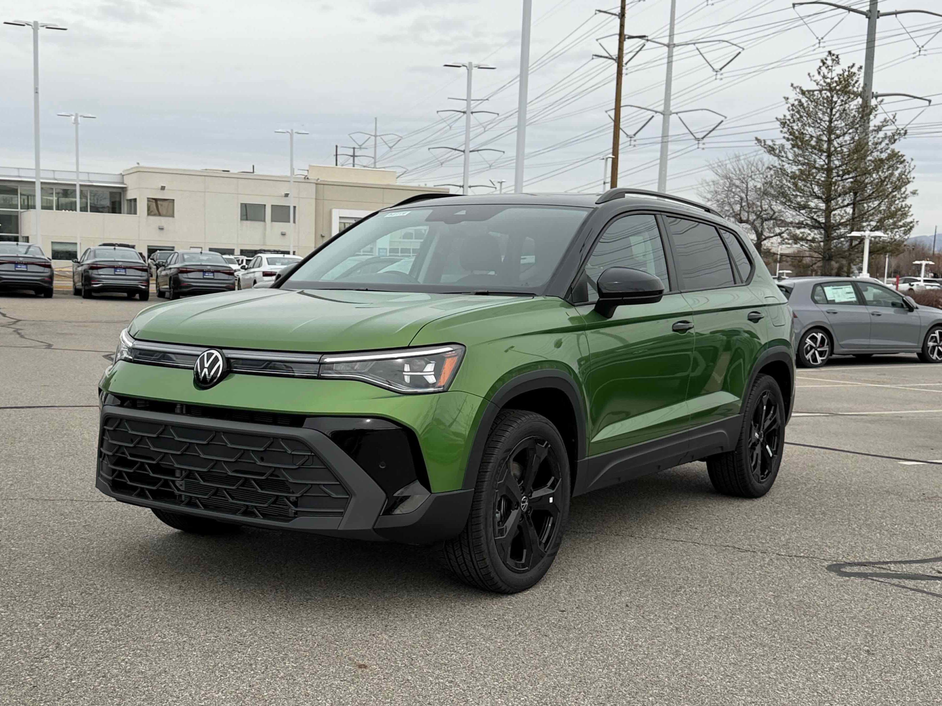 2026 Volkswagen Taos SE Black