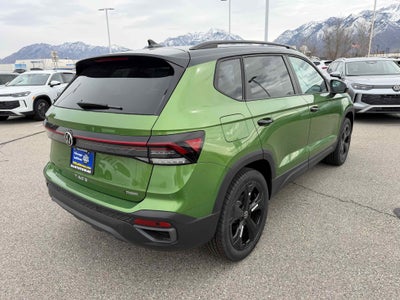 2026 Volkswagen Taos SE Black