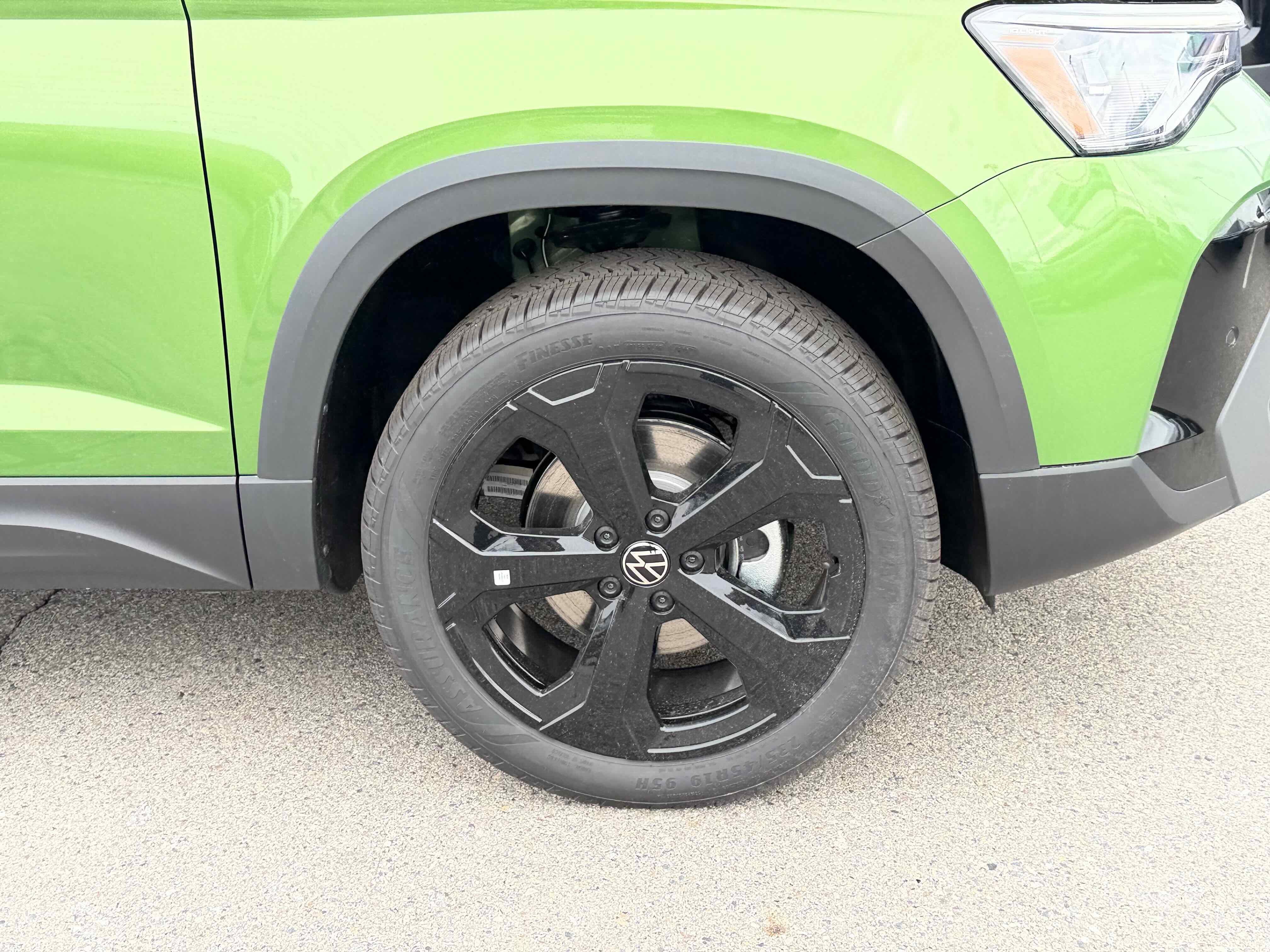 2026 Volkswagen Taos SE Black