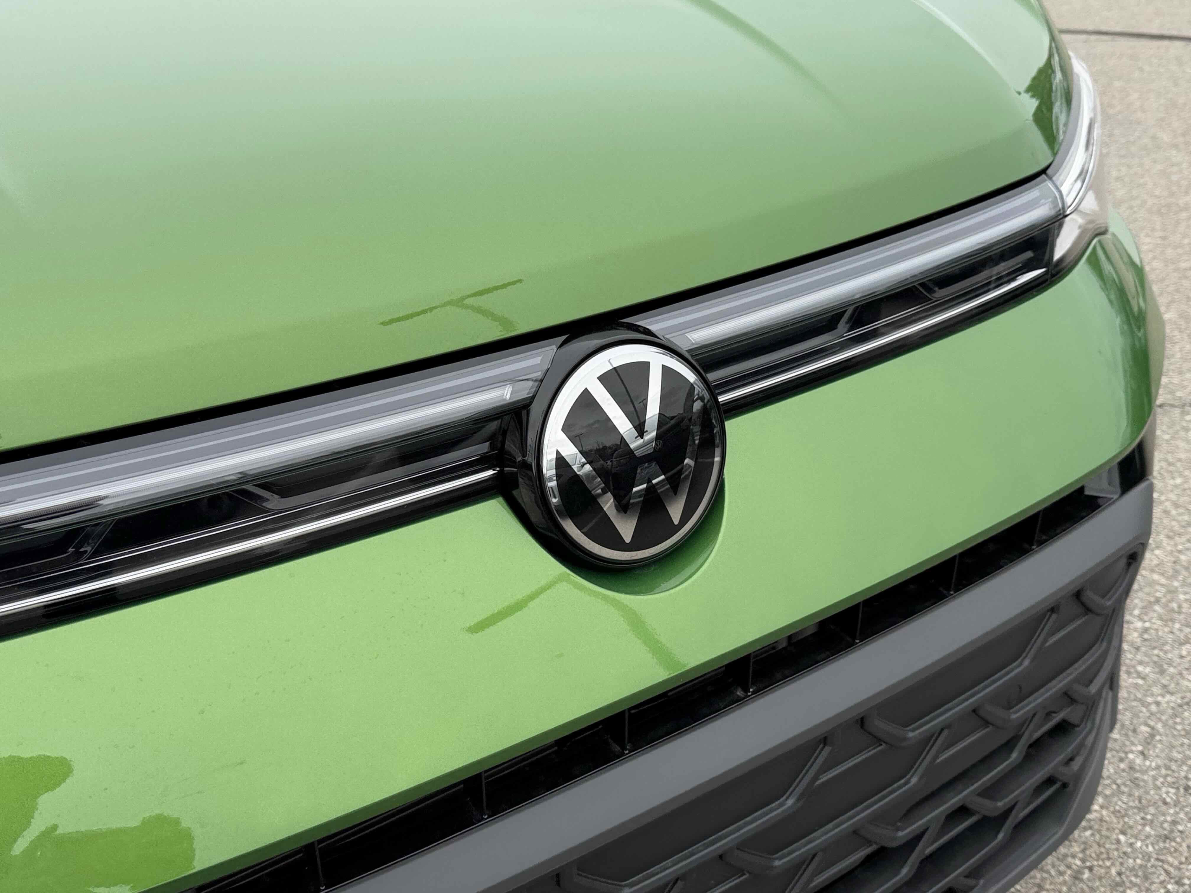 2026 Volkswagen Taos SE Black