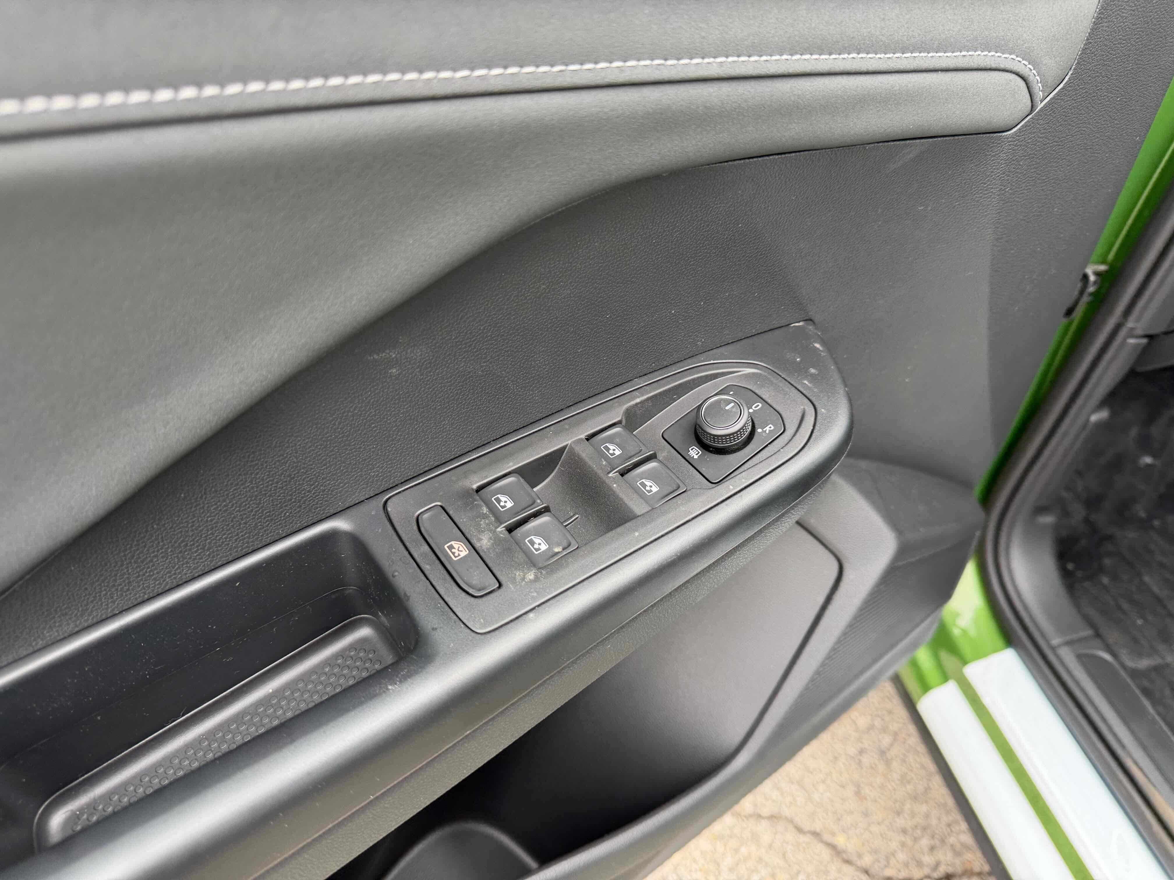 2026 Volkswagen Taos SE Black