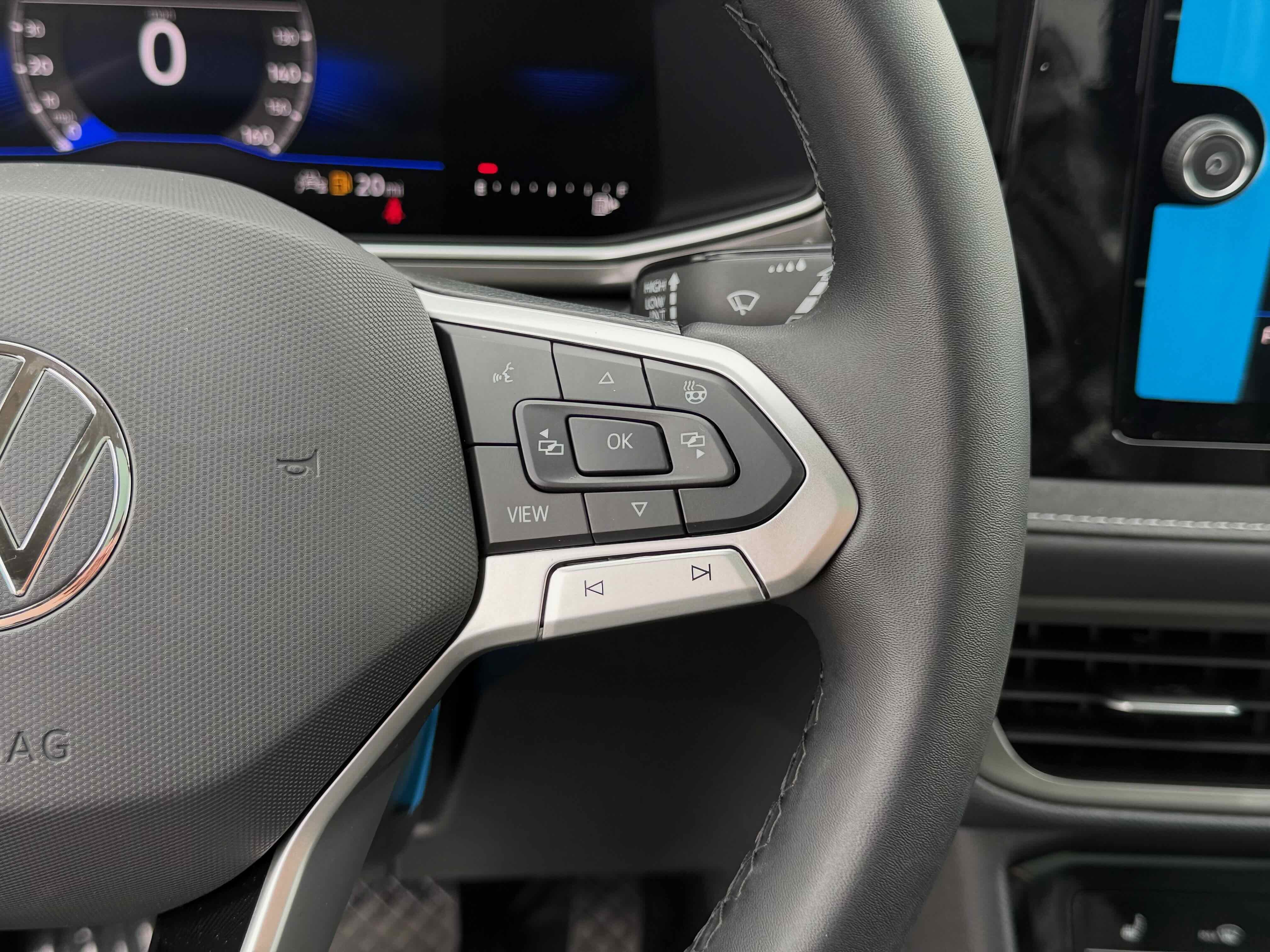 2026 Volkswagen Taos SE Black