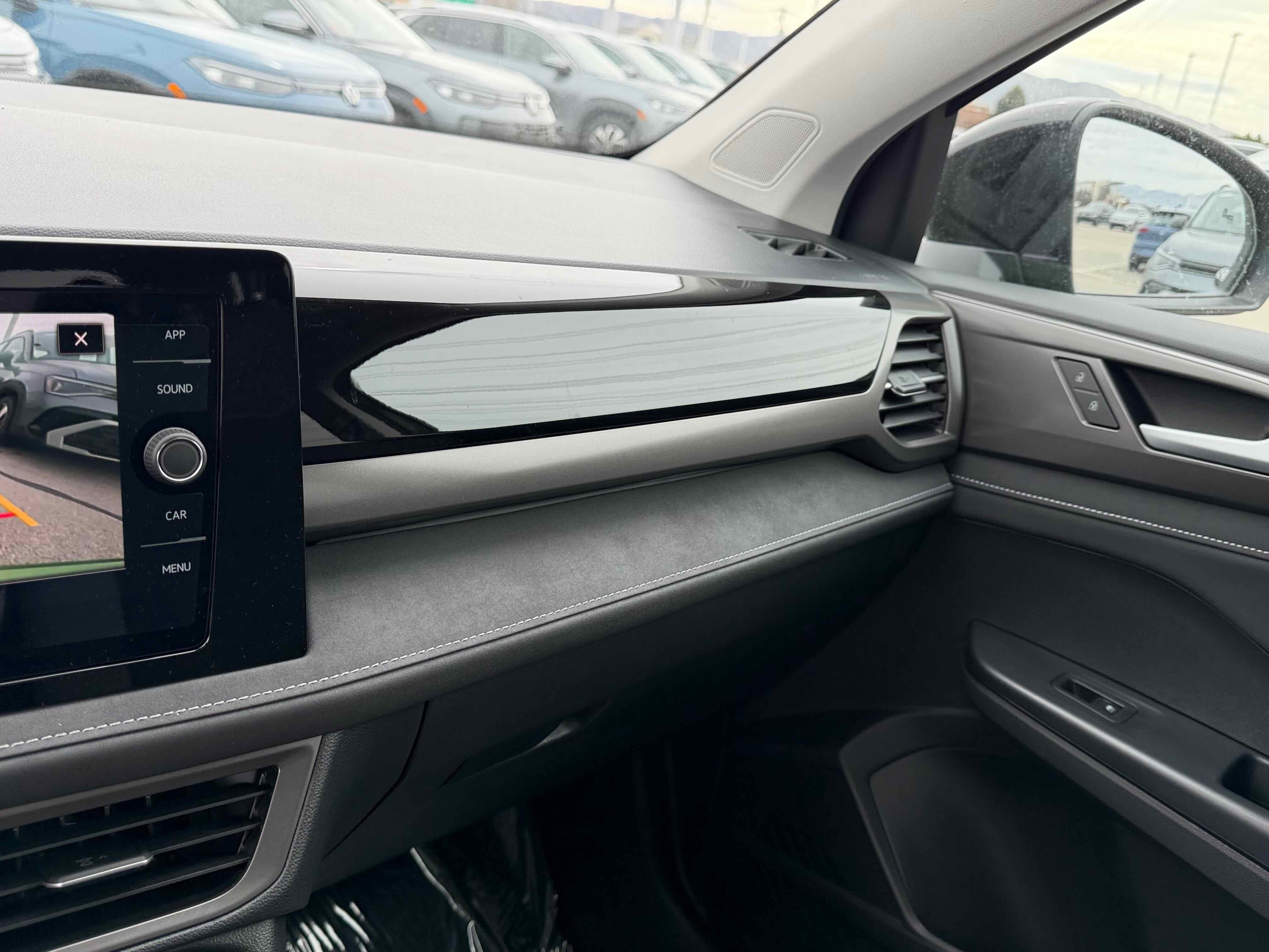 2026 Volkswagen Taos SE Black