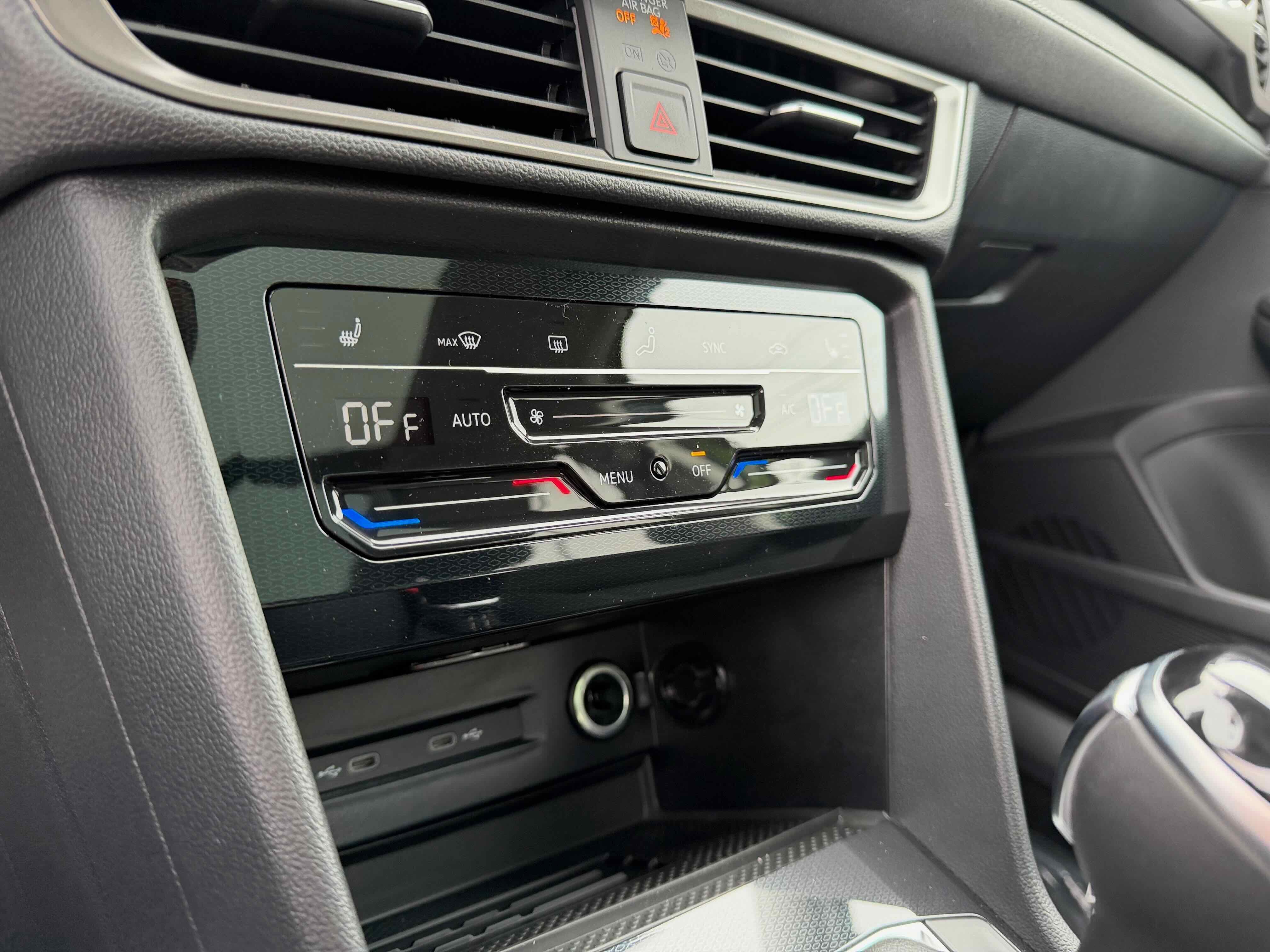 2026 Volkswagen Taos SE Black