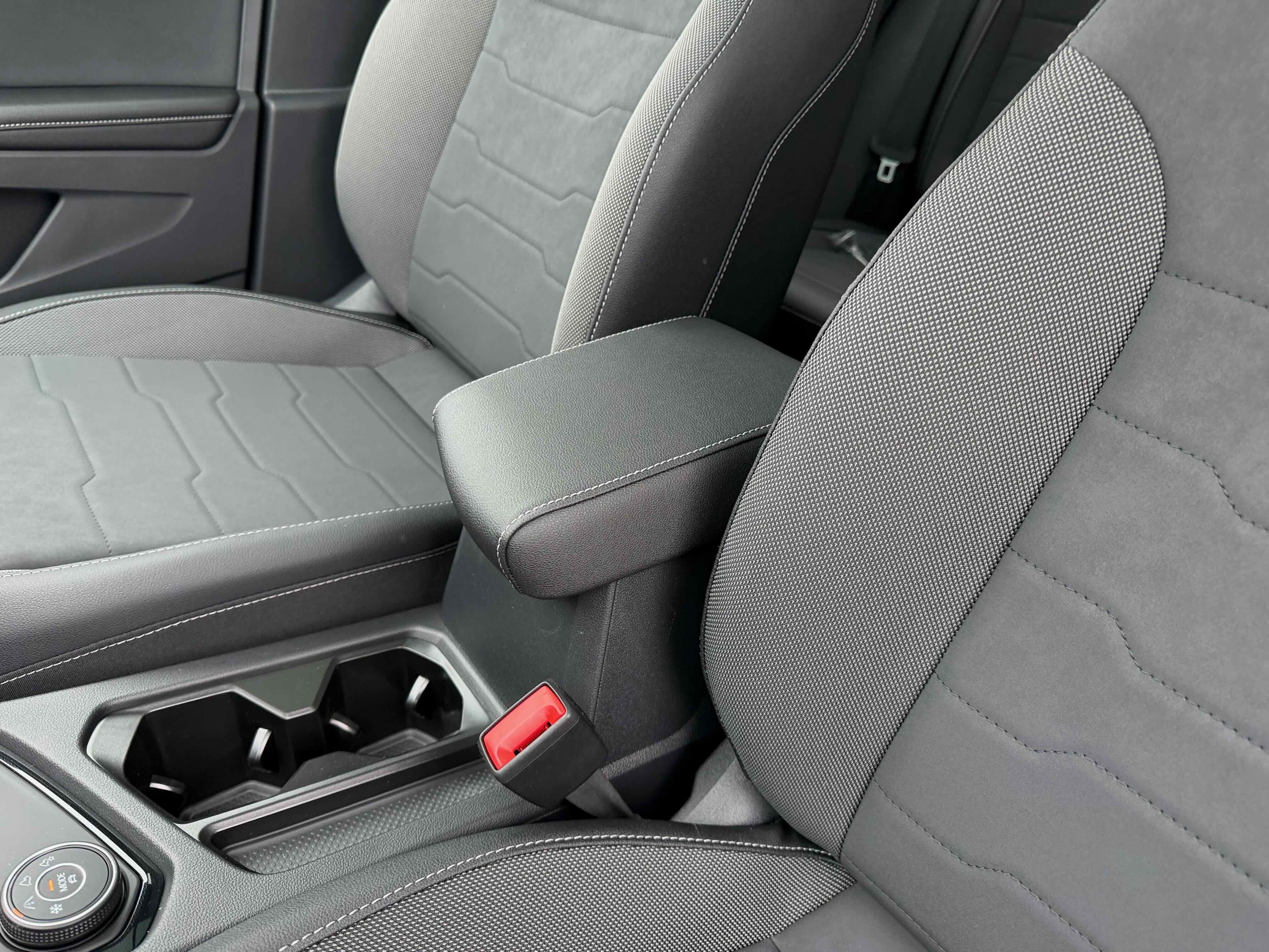 2026 Volkswagen Taos SE Black