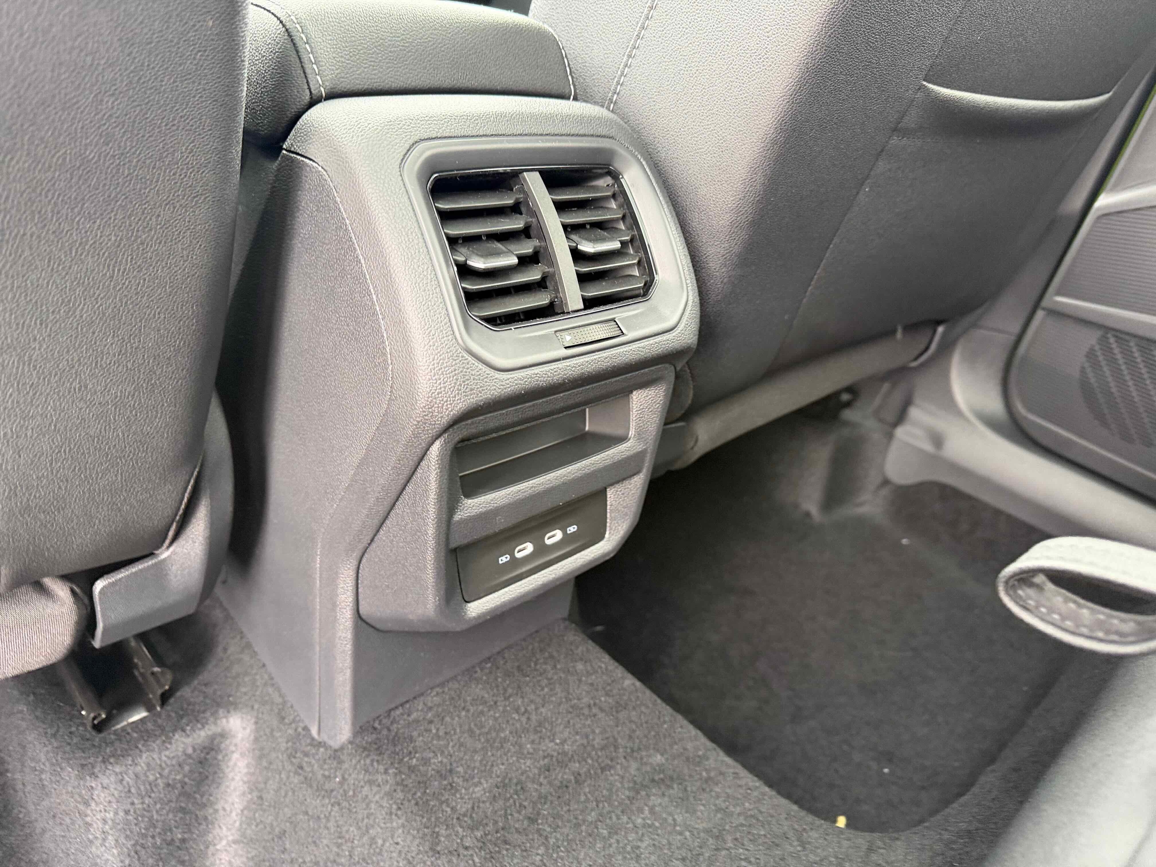 2026 Volkswagen Taos SE Black