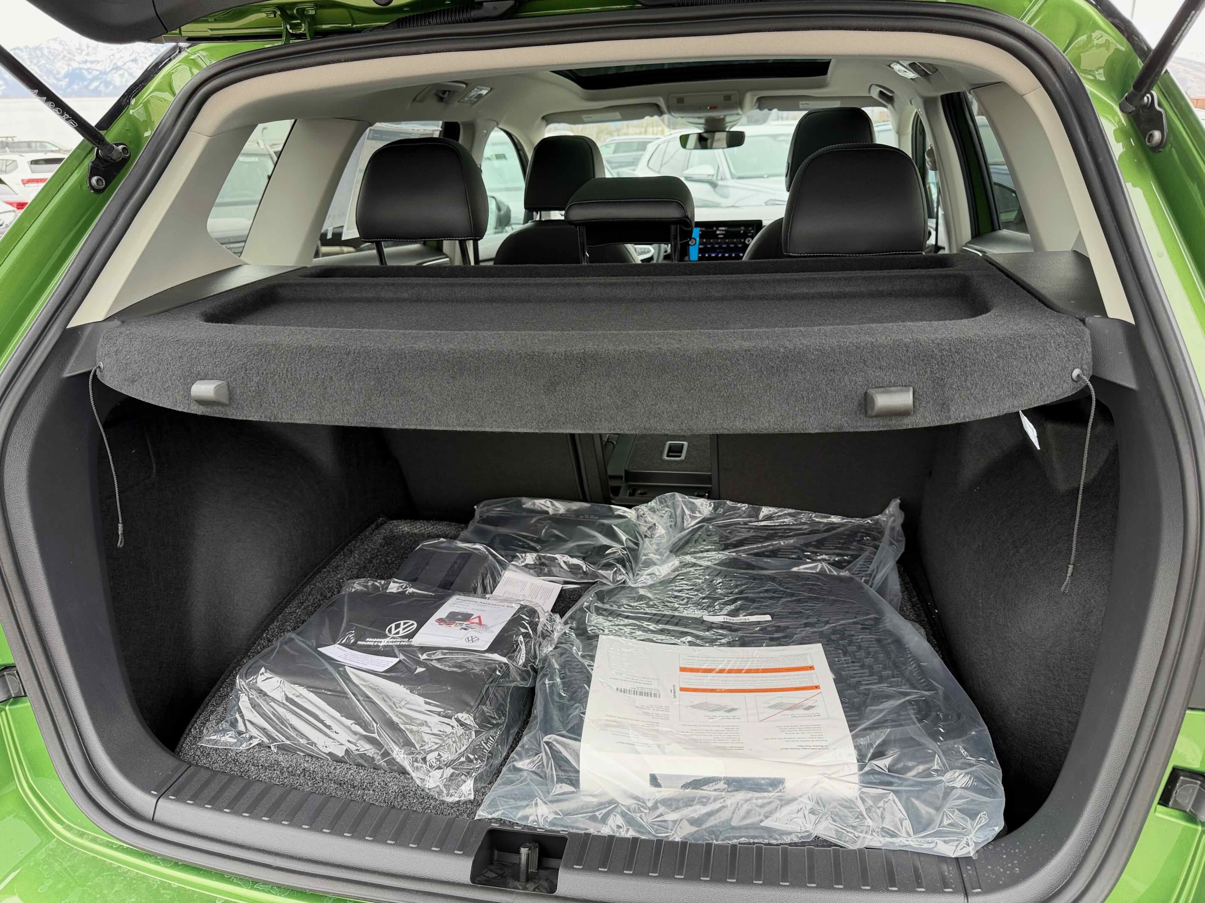 2026 Volkswagen Taos SE Black