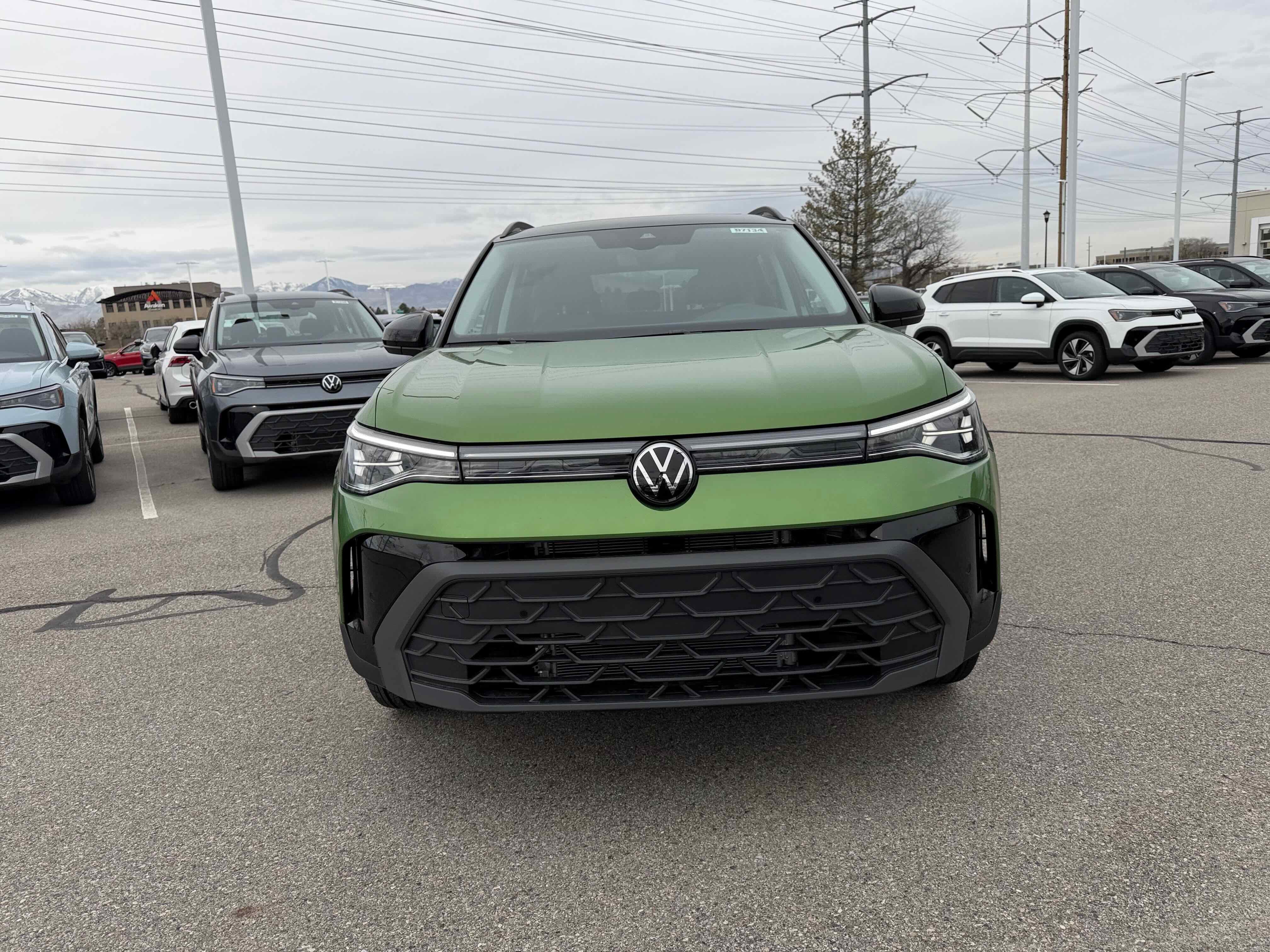 2026 Volkswagen Taos SE Black