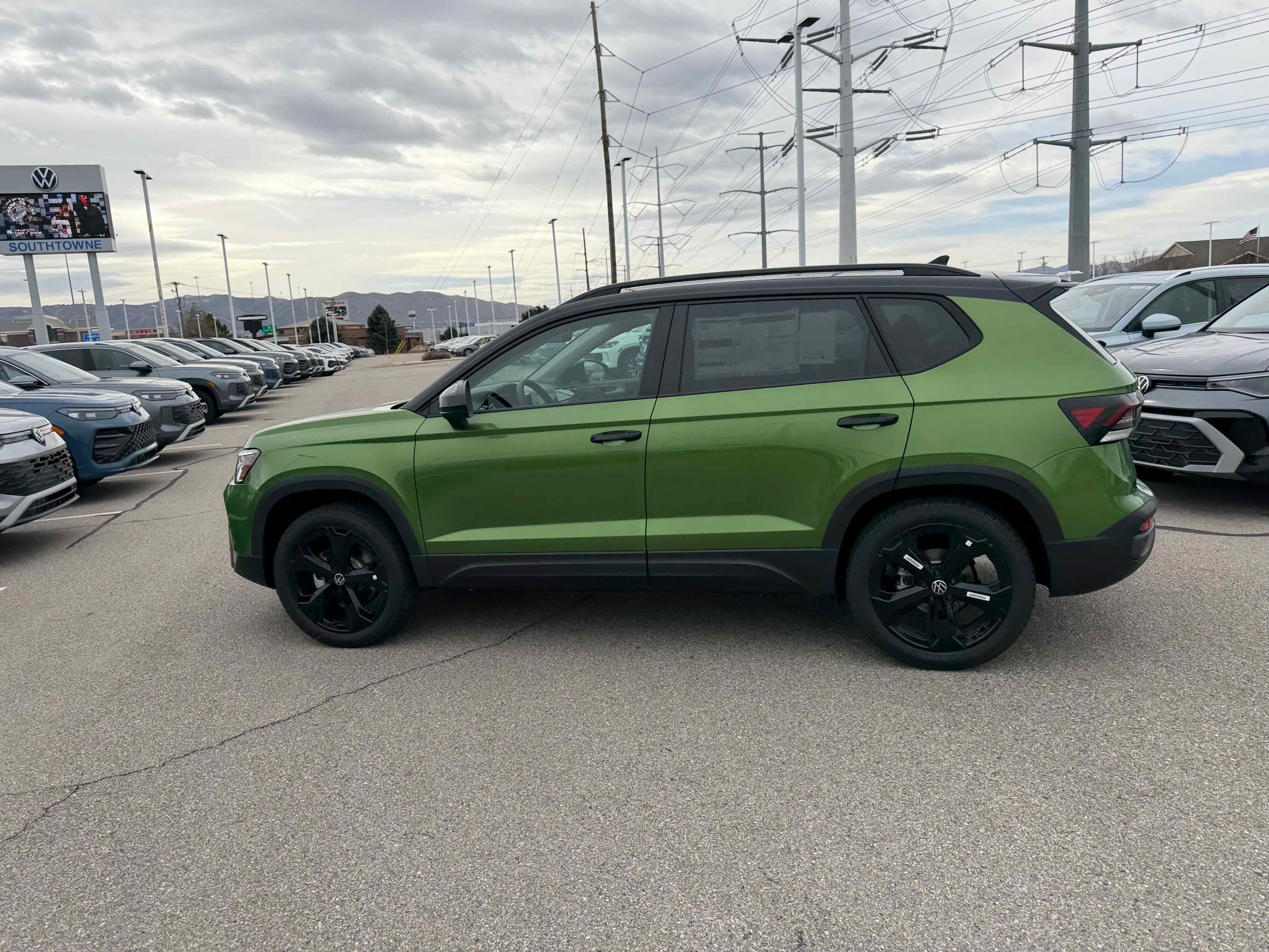 2026 Volkswagen Taos SE Black