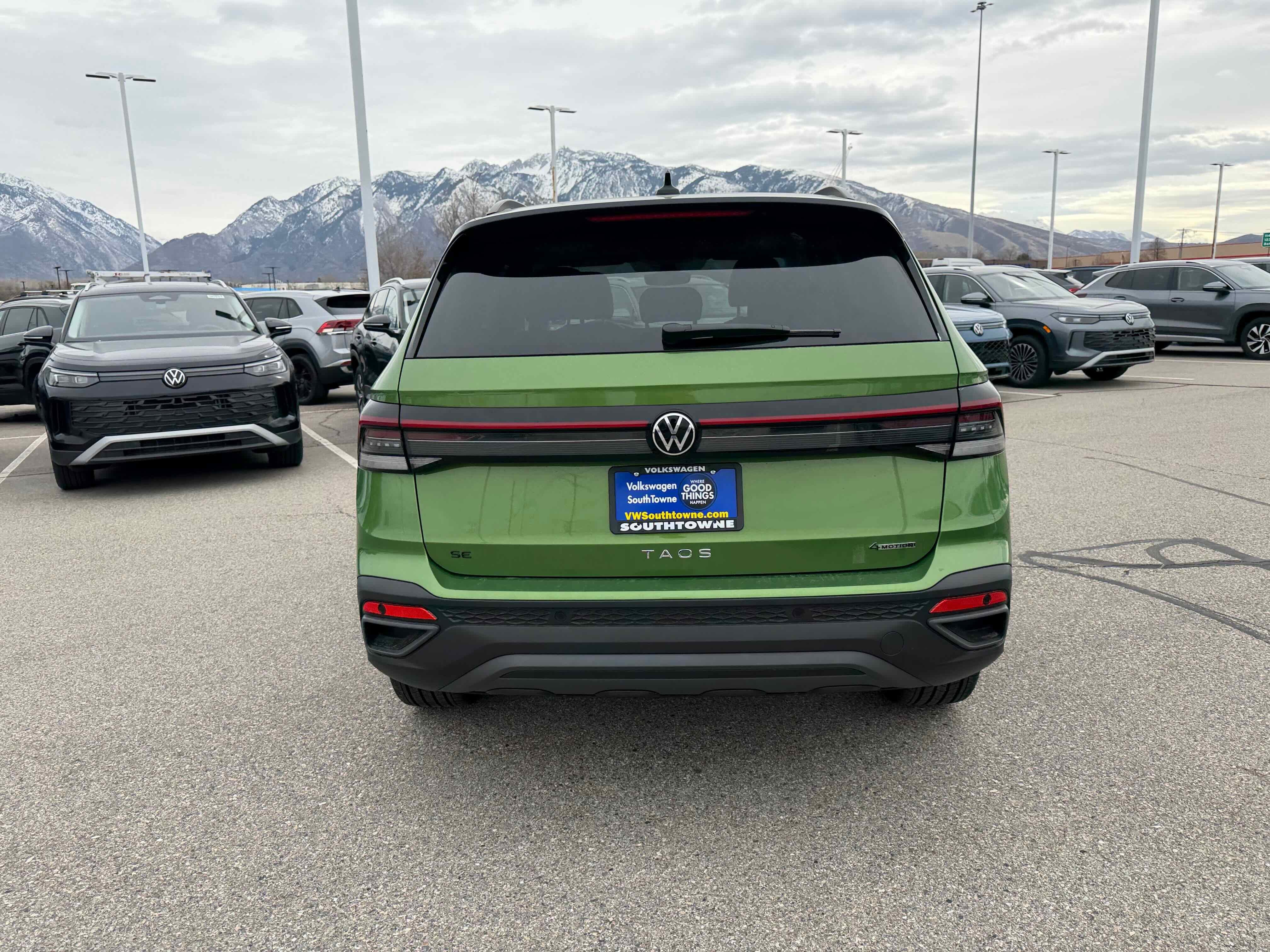 2026 Volkswagen Taos SE Black