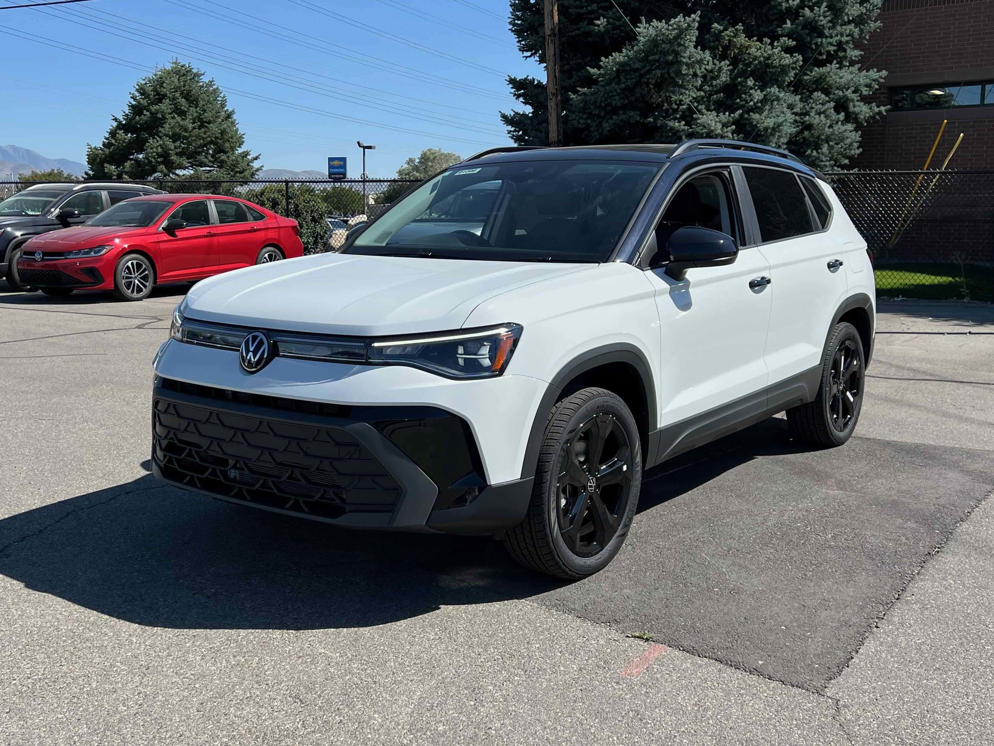 2025 Volkswagen Taos SE Black