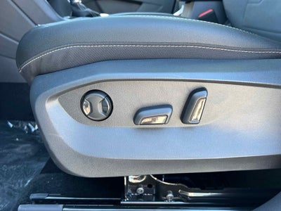 2025 Volkswagen Taos SE Black