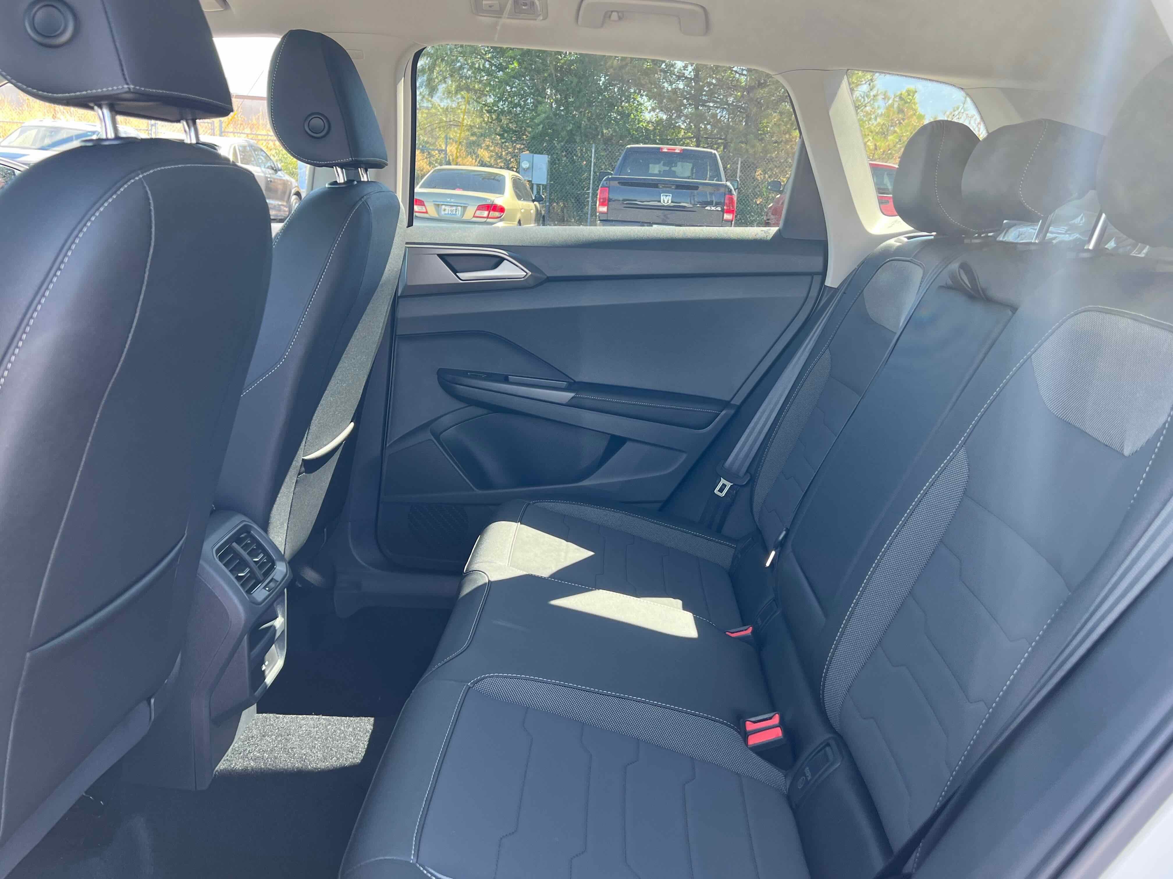 2025 Volkswagen Taos SE Black