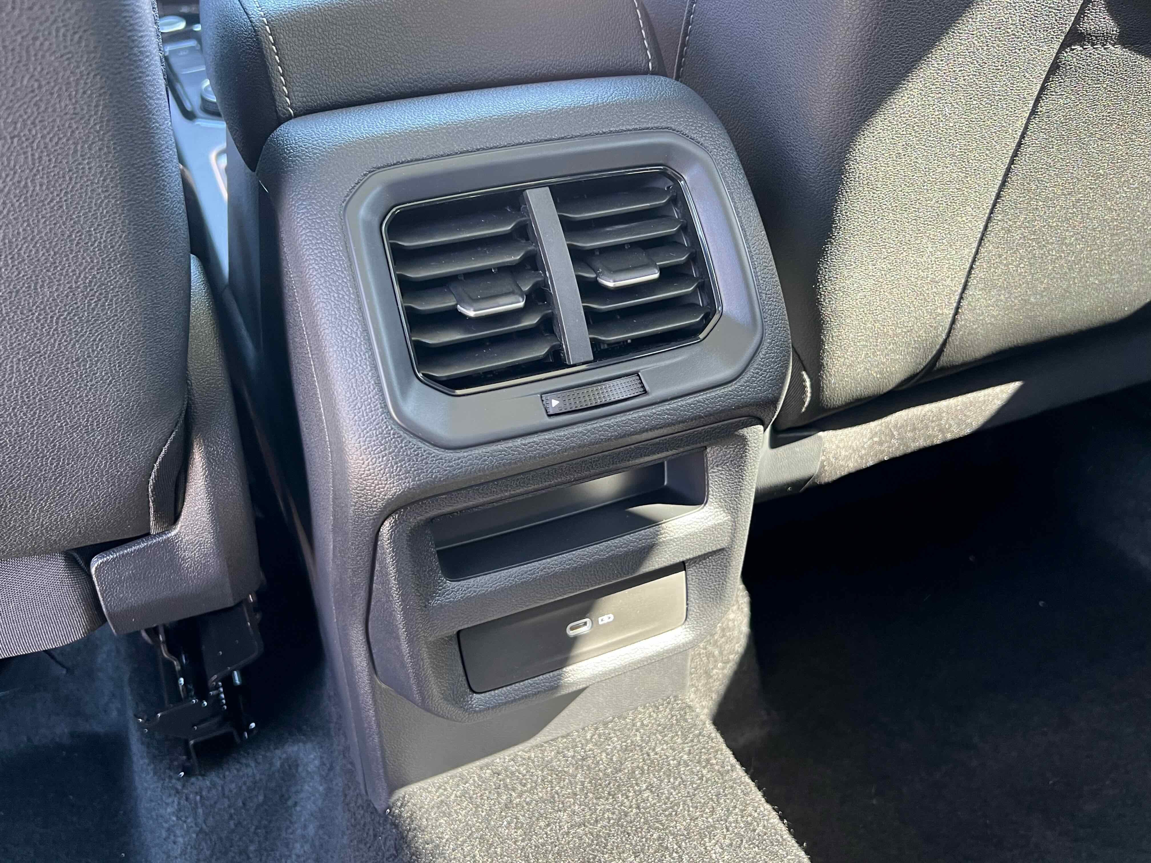 2025 Volkswagen Taos SE Black