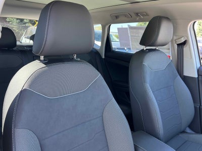 2025 Volkswagen Taos SE Black