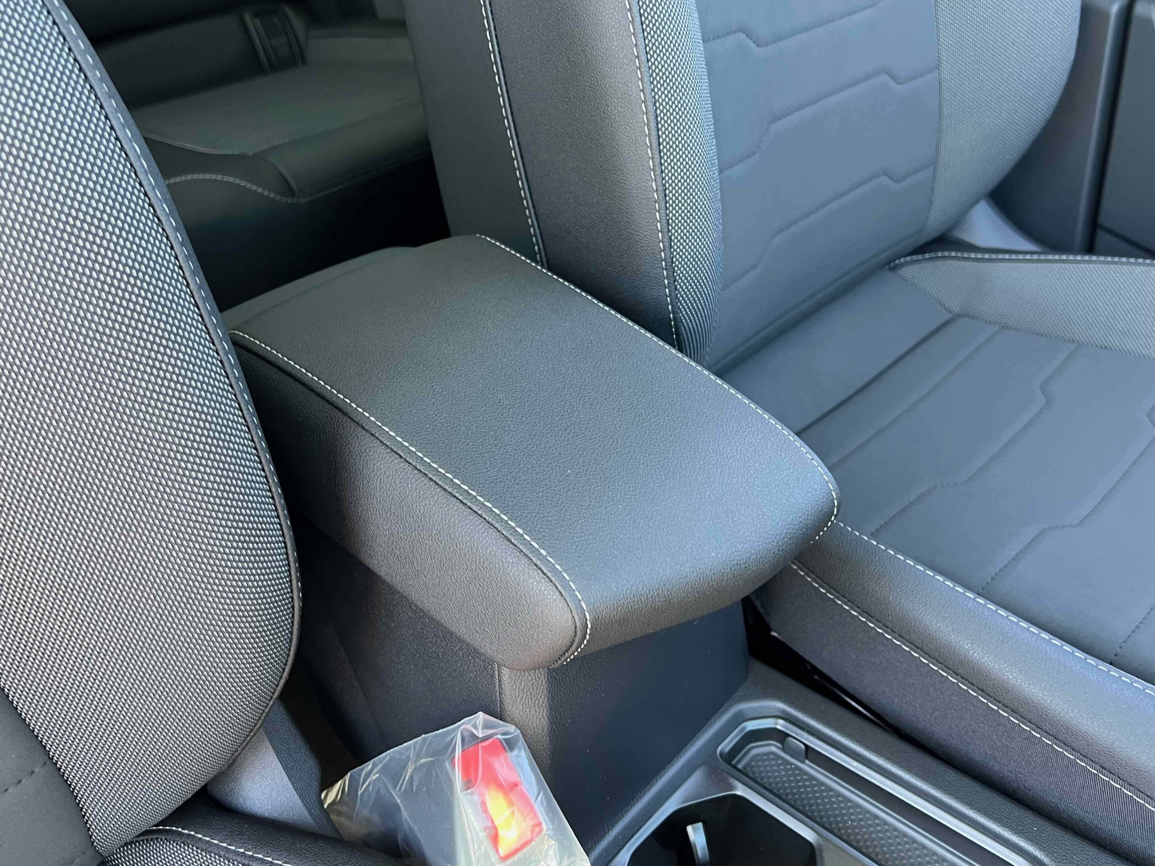 2025 Volkswagen Taos SE Black