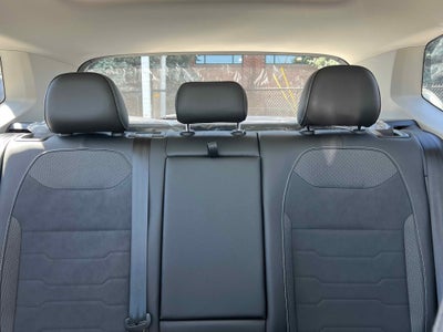 2025 Volkswagen Taos SE Black