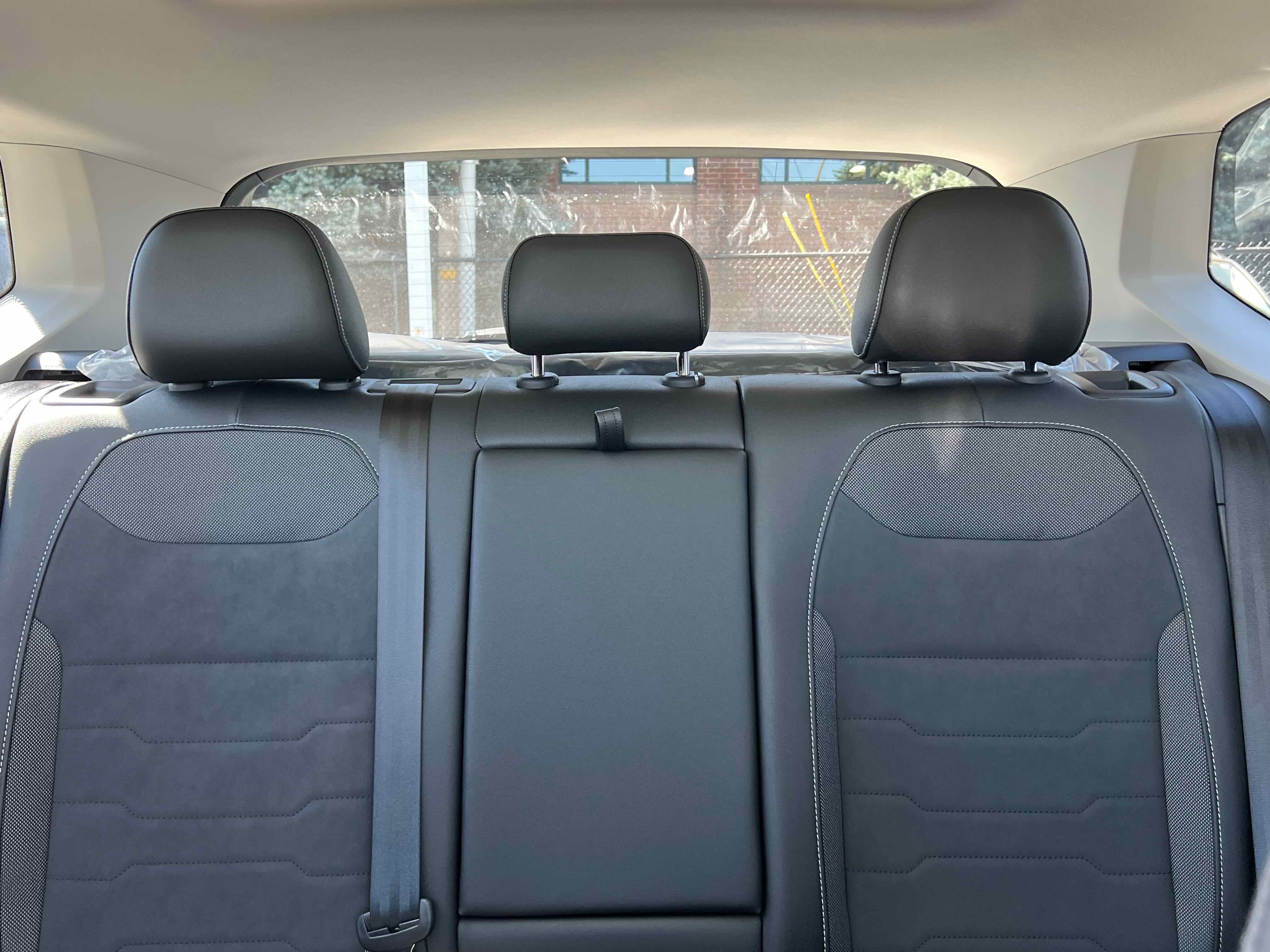 2025 Volkswagen Taos SE Black