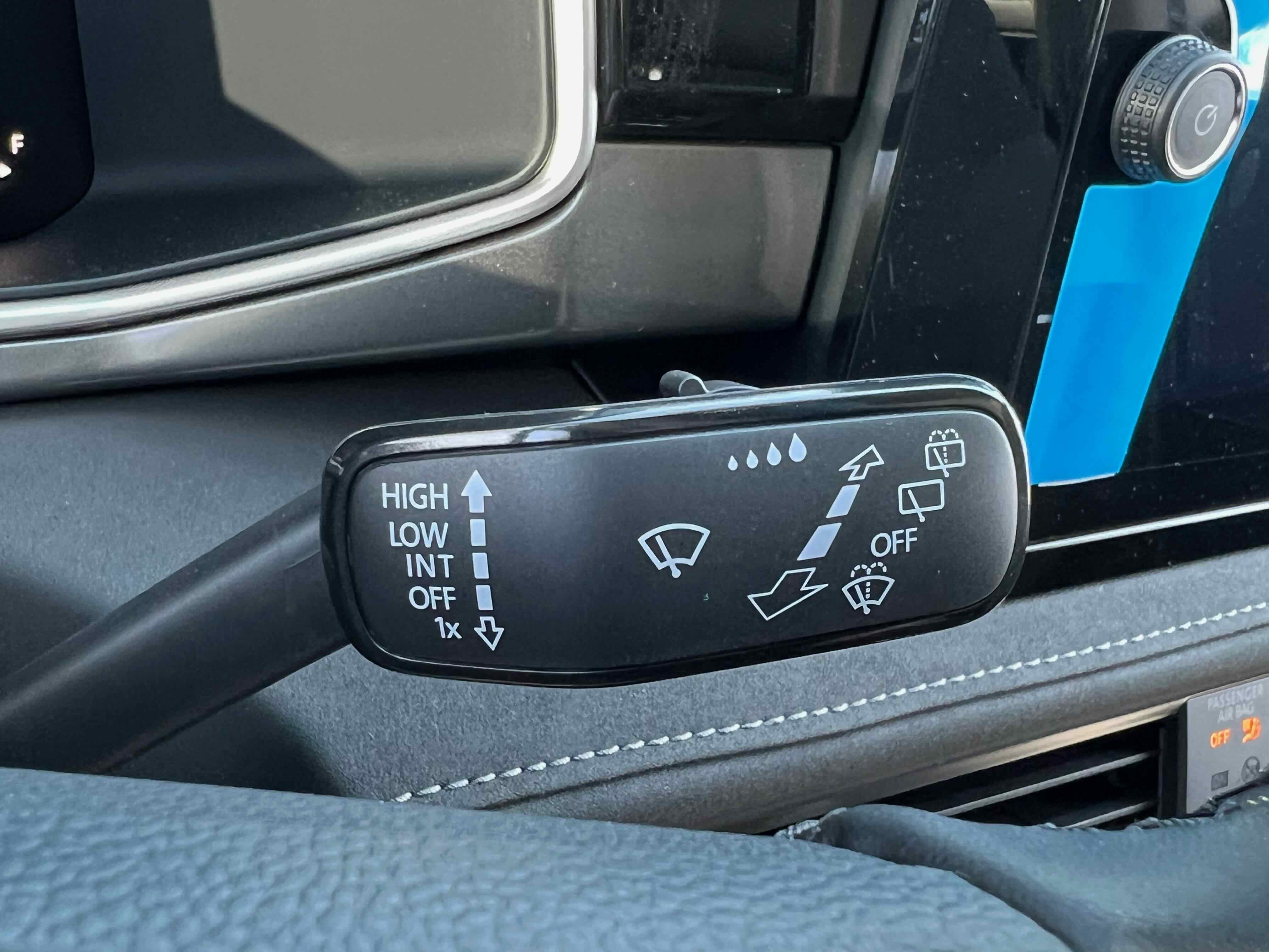 2025 Volkswagen Taos SE Black