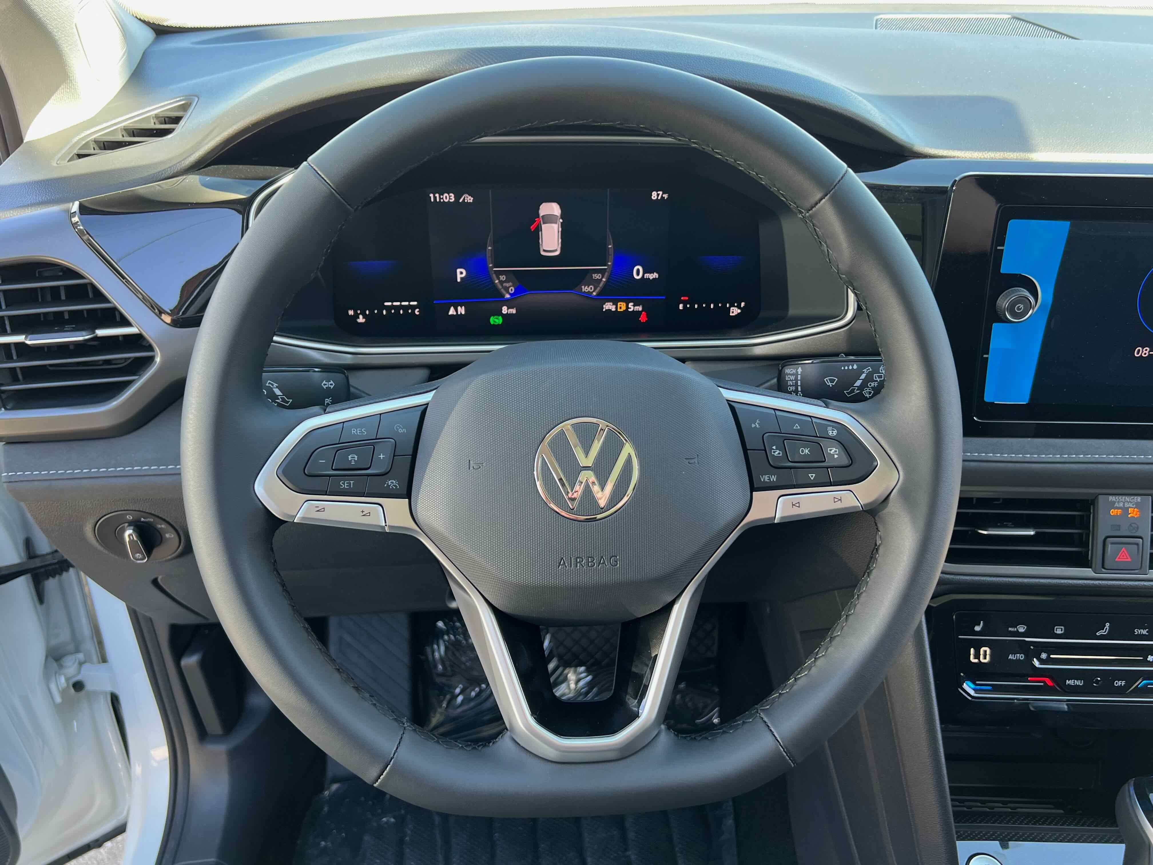 2025 Volkswagen Taos SE Black