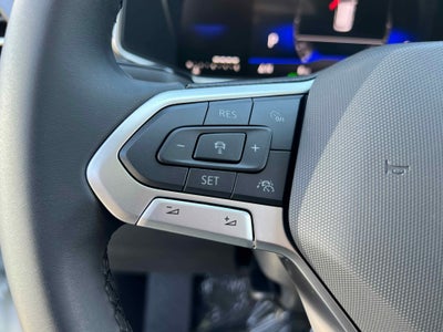 2025 Volkswagen Taos SE Black